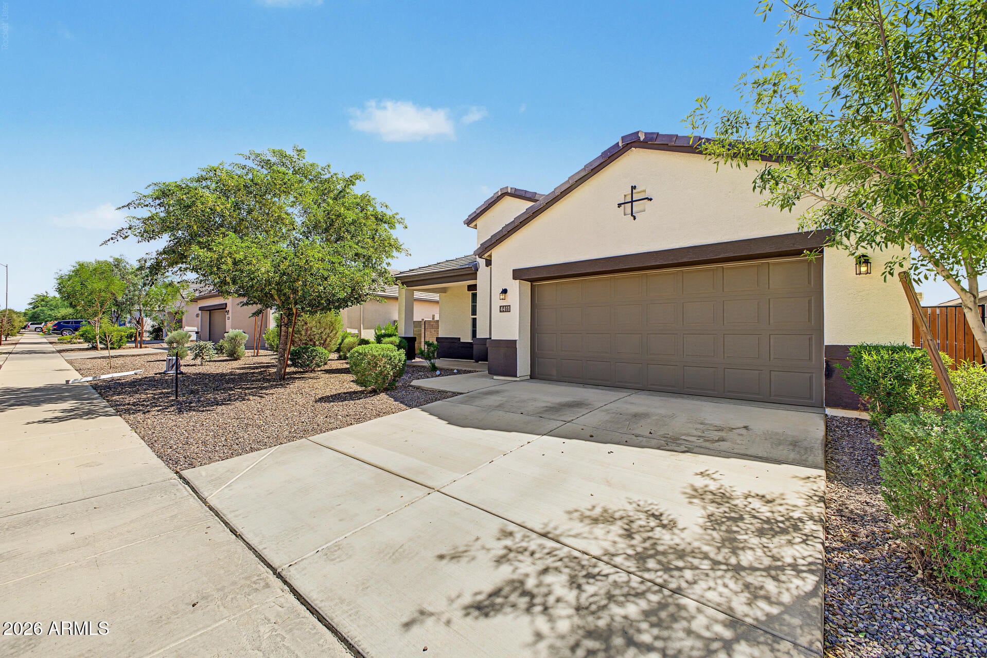 4411 W DESERT Lane
