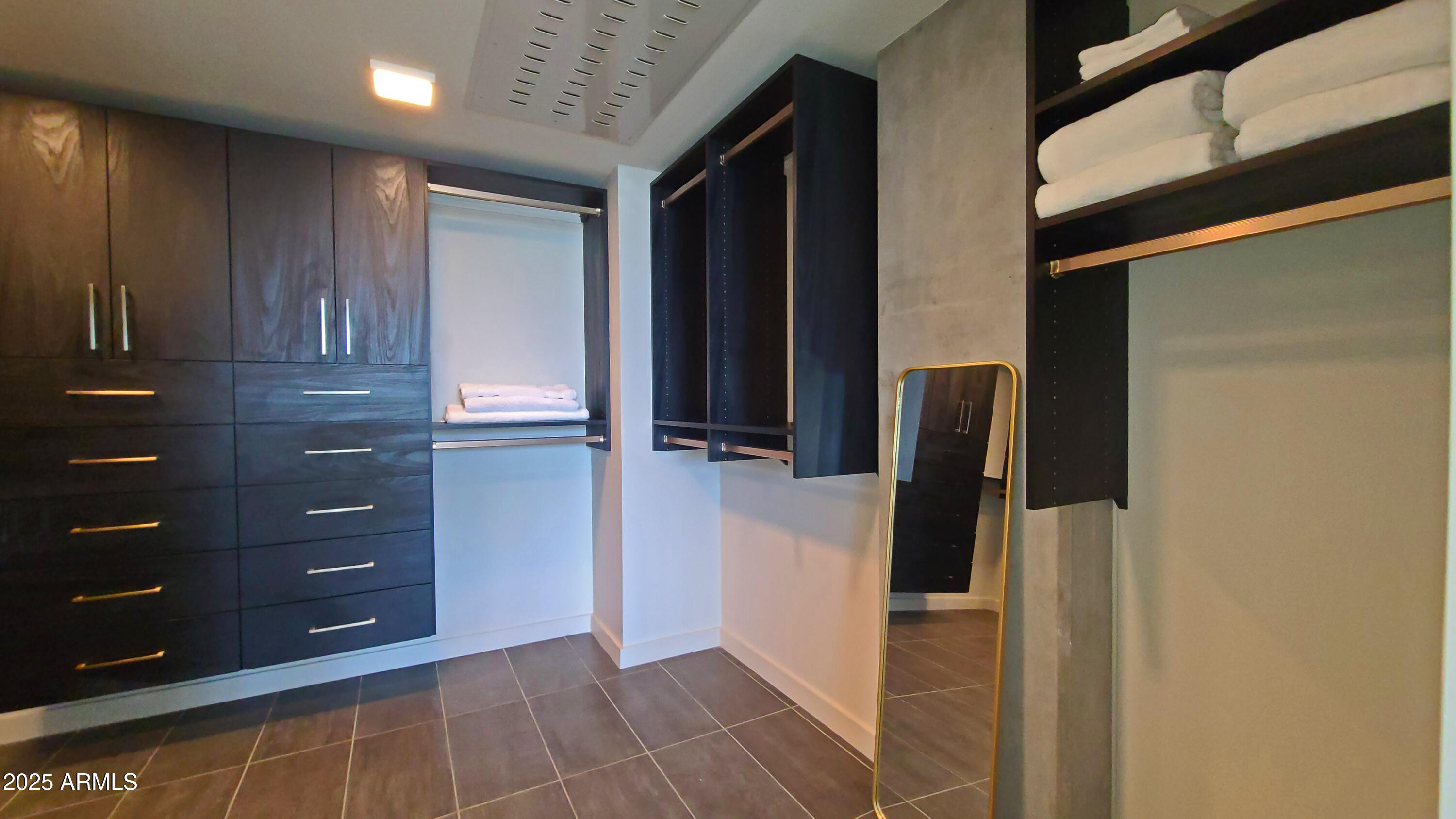 MOUNTAIN SHADOWS RESORT - CONDOMINIUM HOTEL - Residential