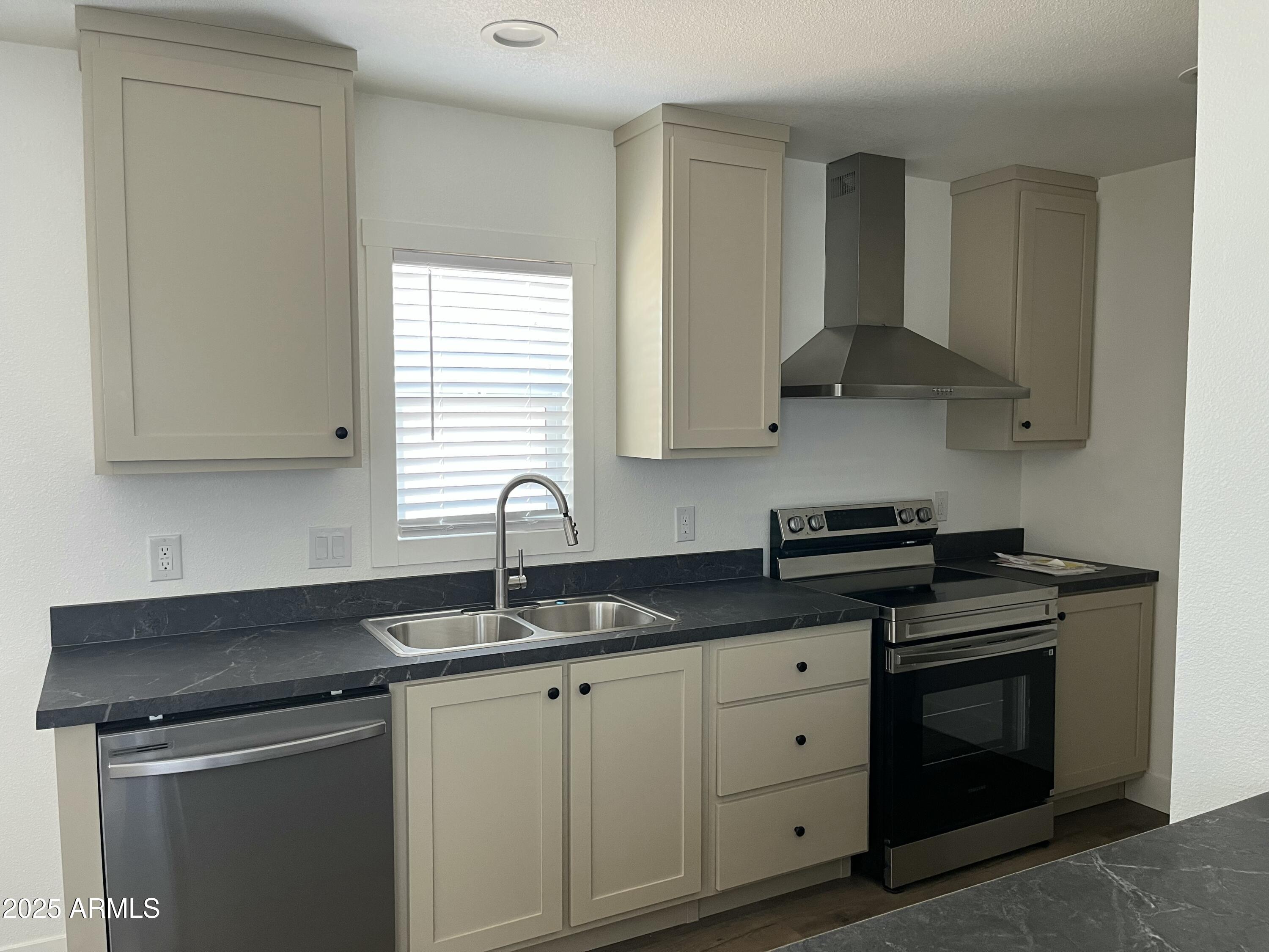 1550 W Southern Avenue 20