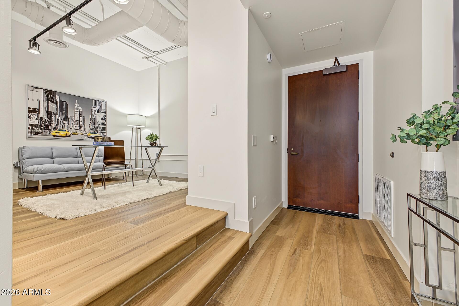 21 E 6TH Street 607