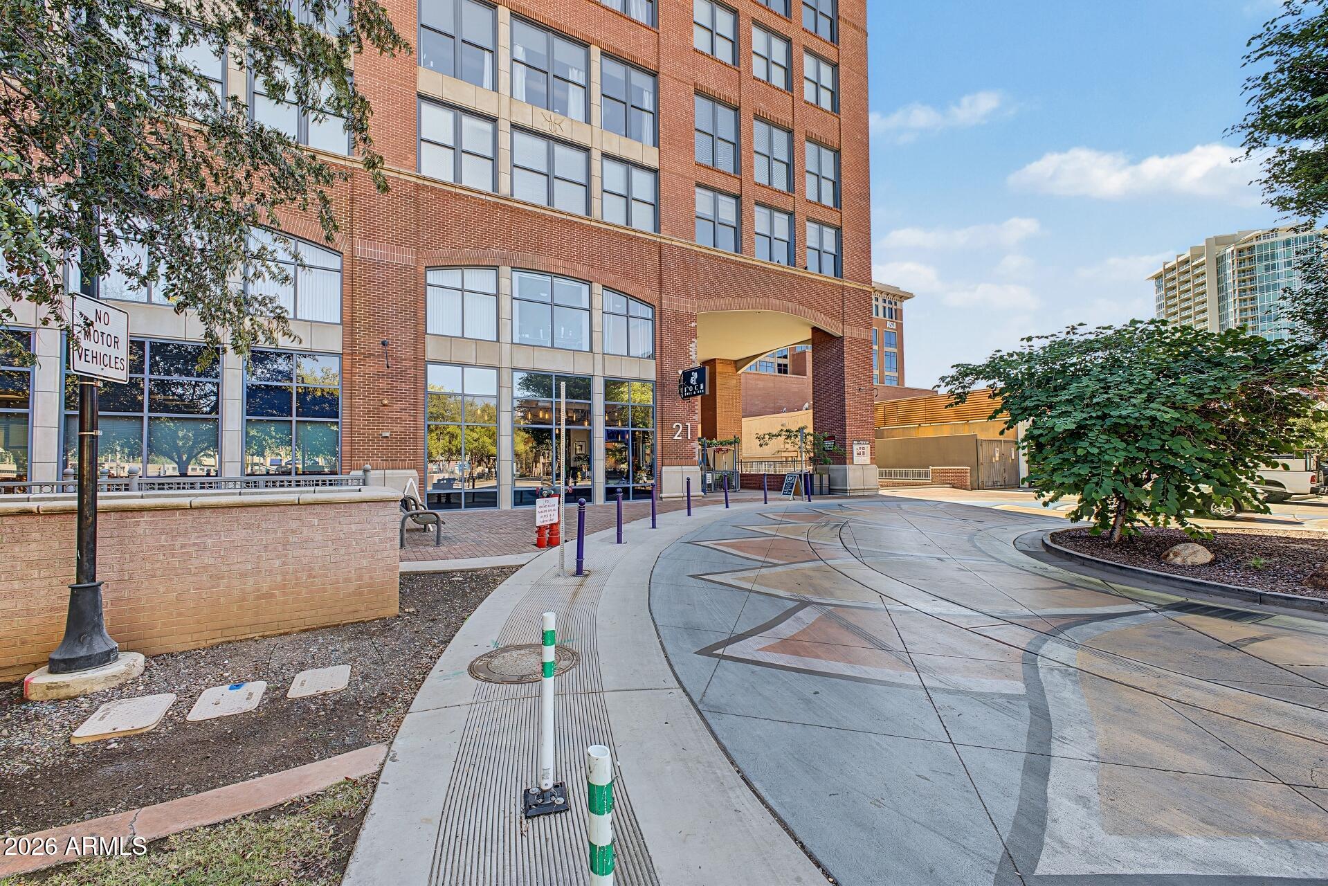 Properties 2 21 E 6TH Street 607