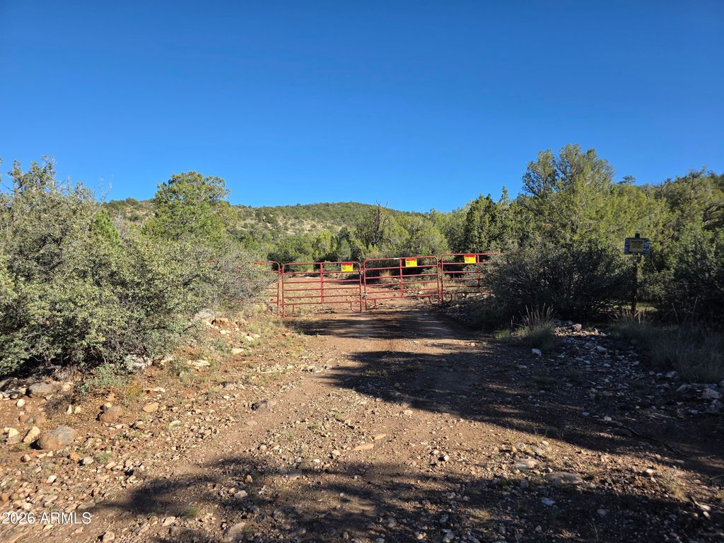 Photo of 824 Seligman Yavapai County #-, Seligman, AZ 86337 (MLS # 7032761)