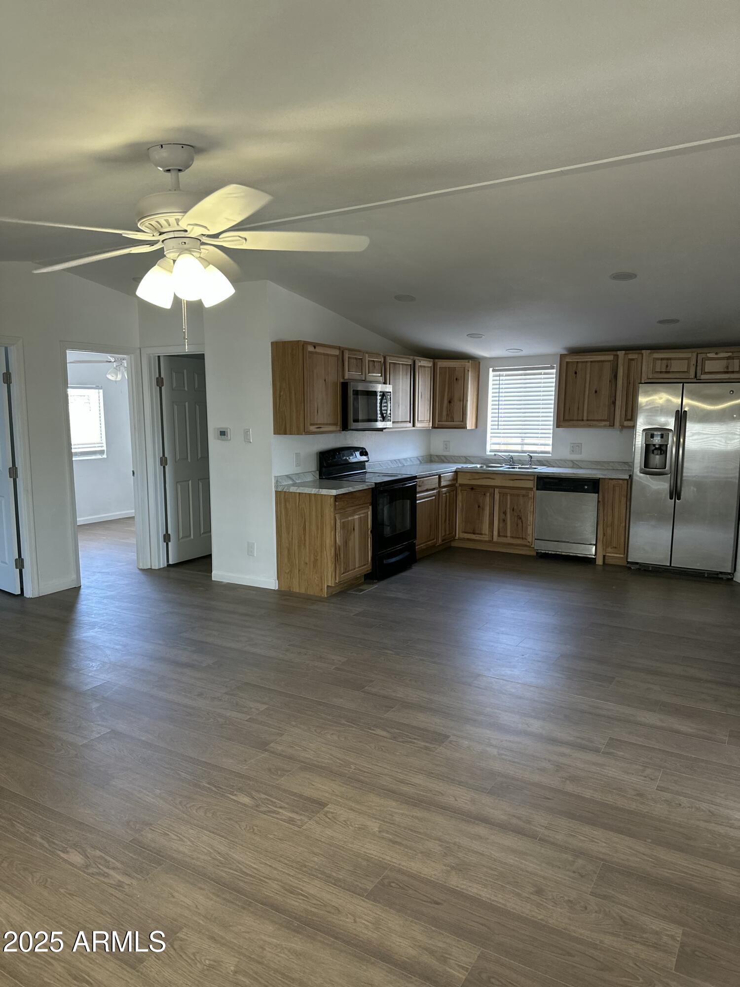 516 E BASELINE Road