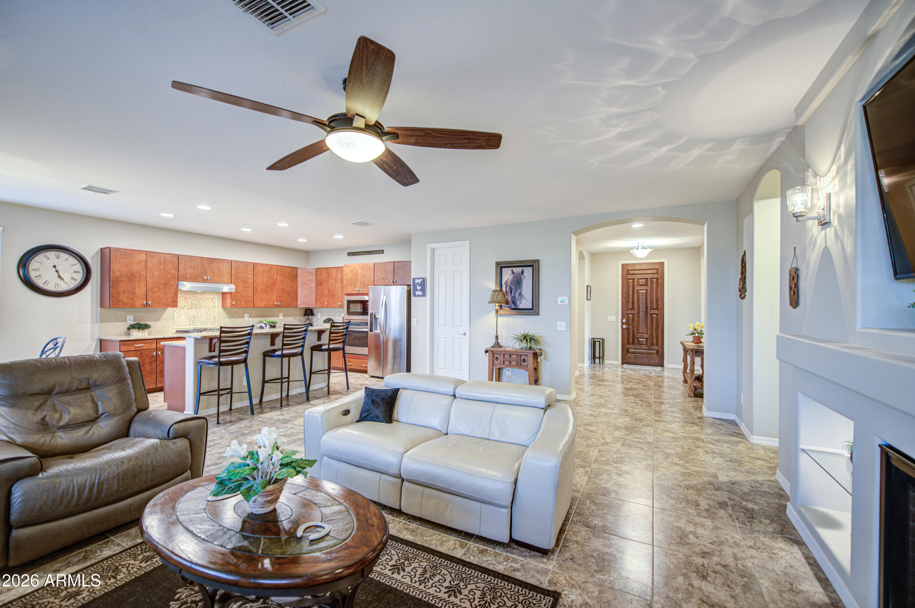 192 W HACKBERRY Avenue