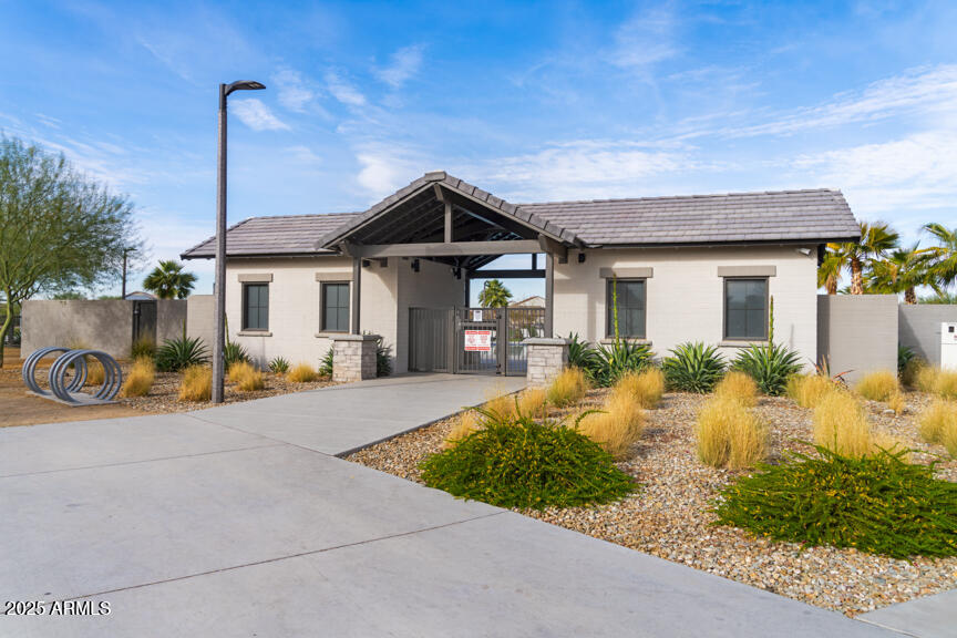 8725 W WINDSOR Boulevard