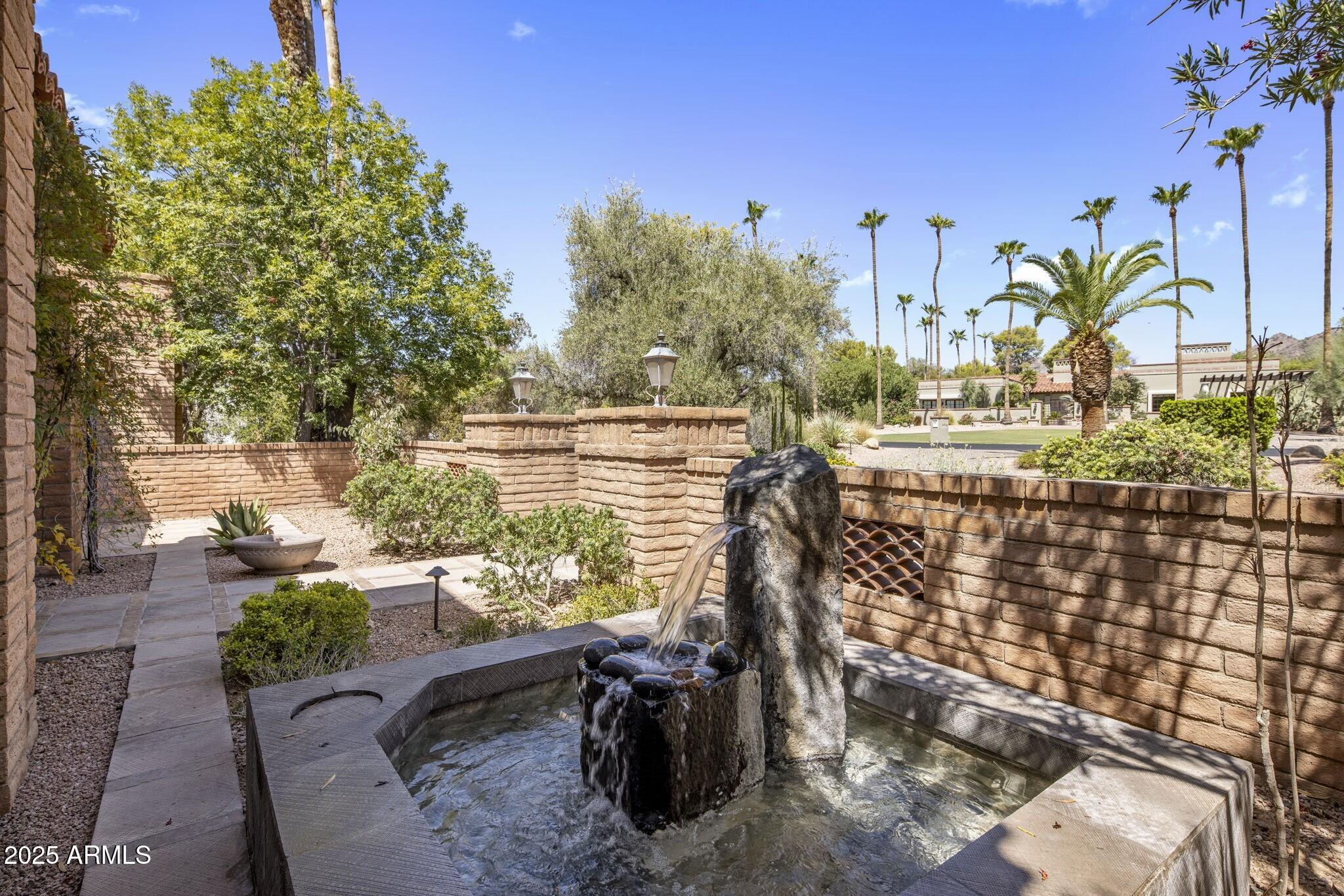 4737 E Valley Vista Lane