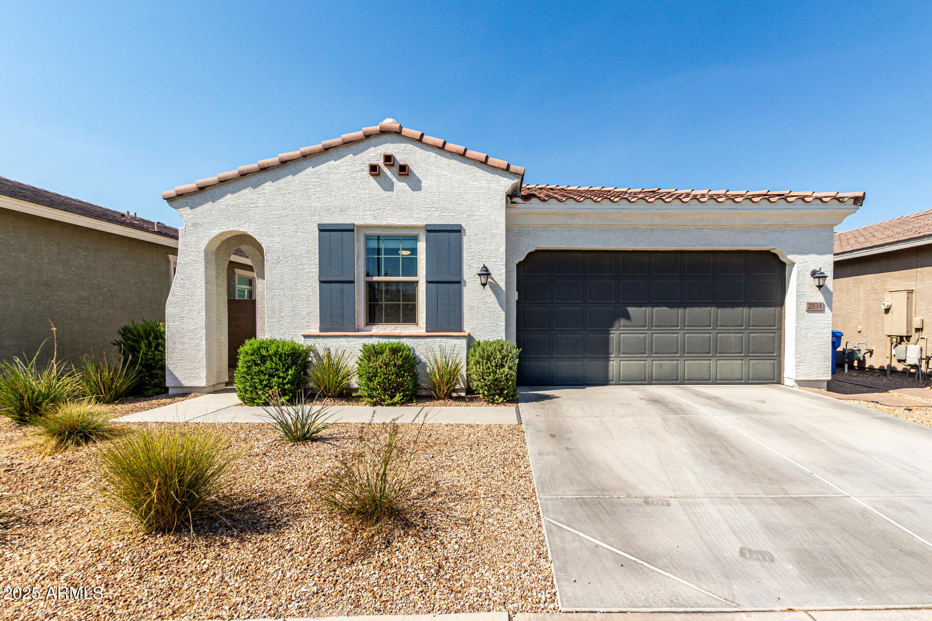 2834 E HIDALGO Avenue