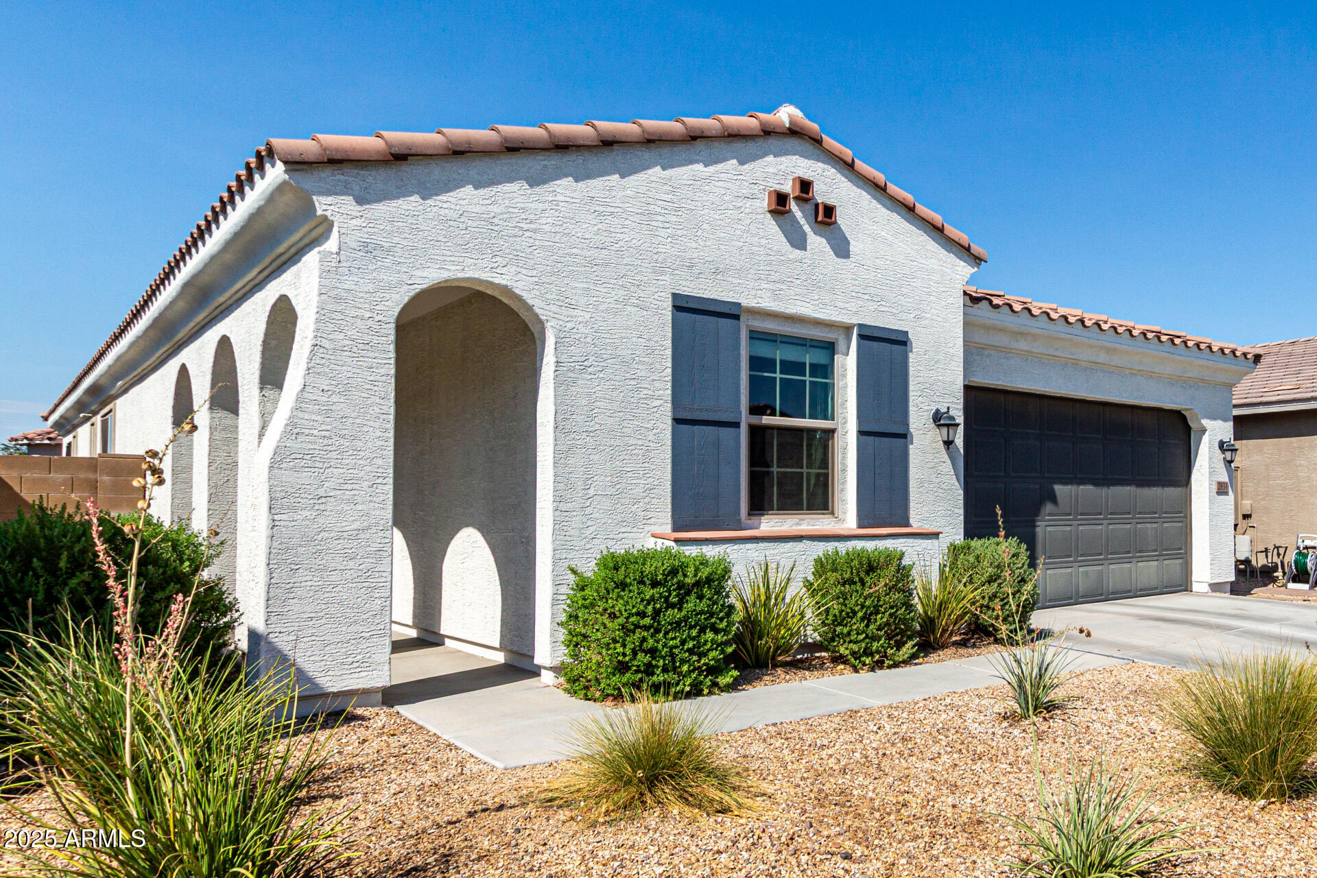 2834 E HIDALGO Avenue