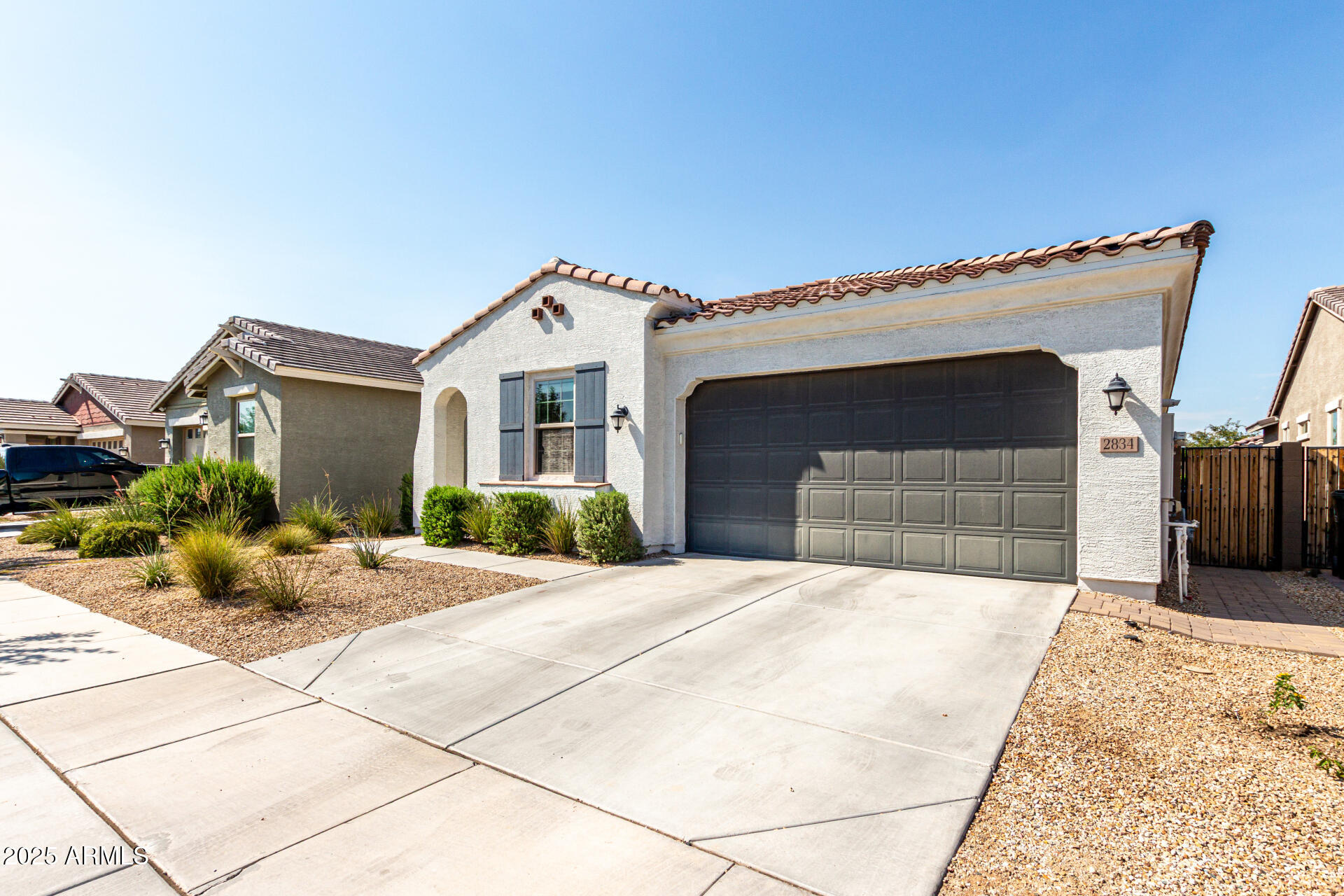 2834 E HIDALGO Avenue