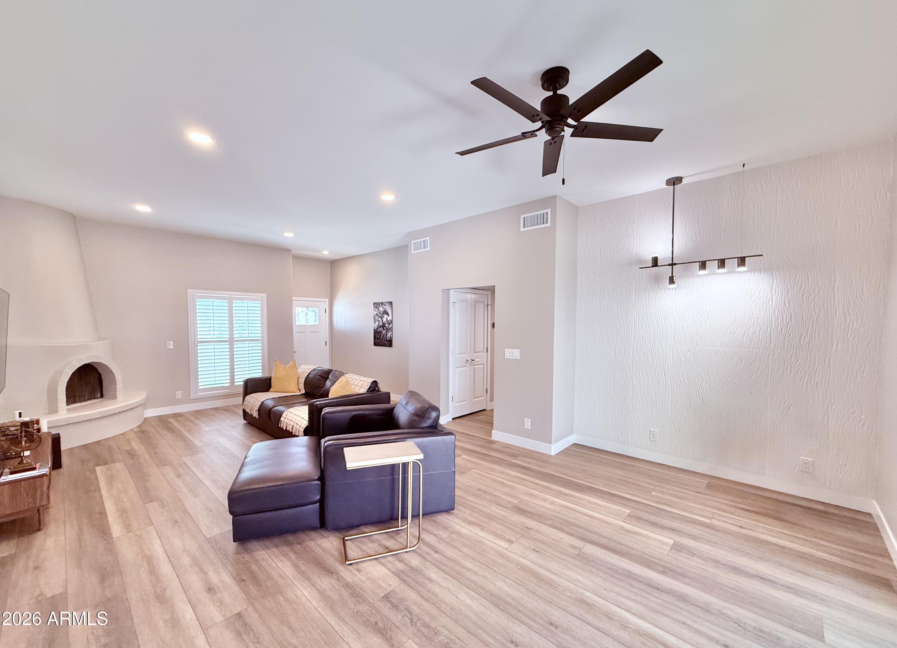 2645 E VISTA Drive