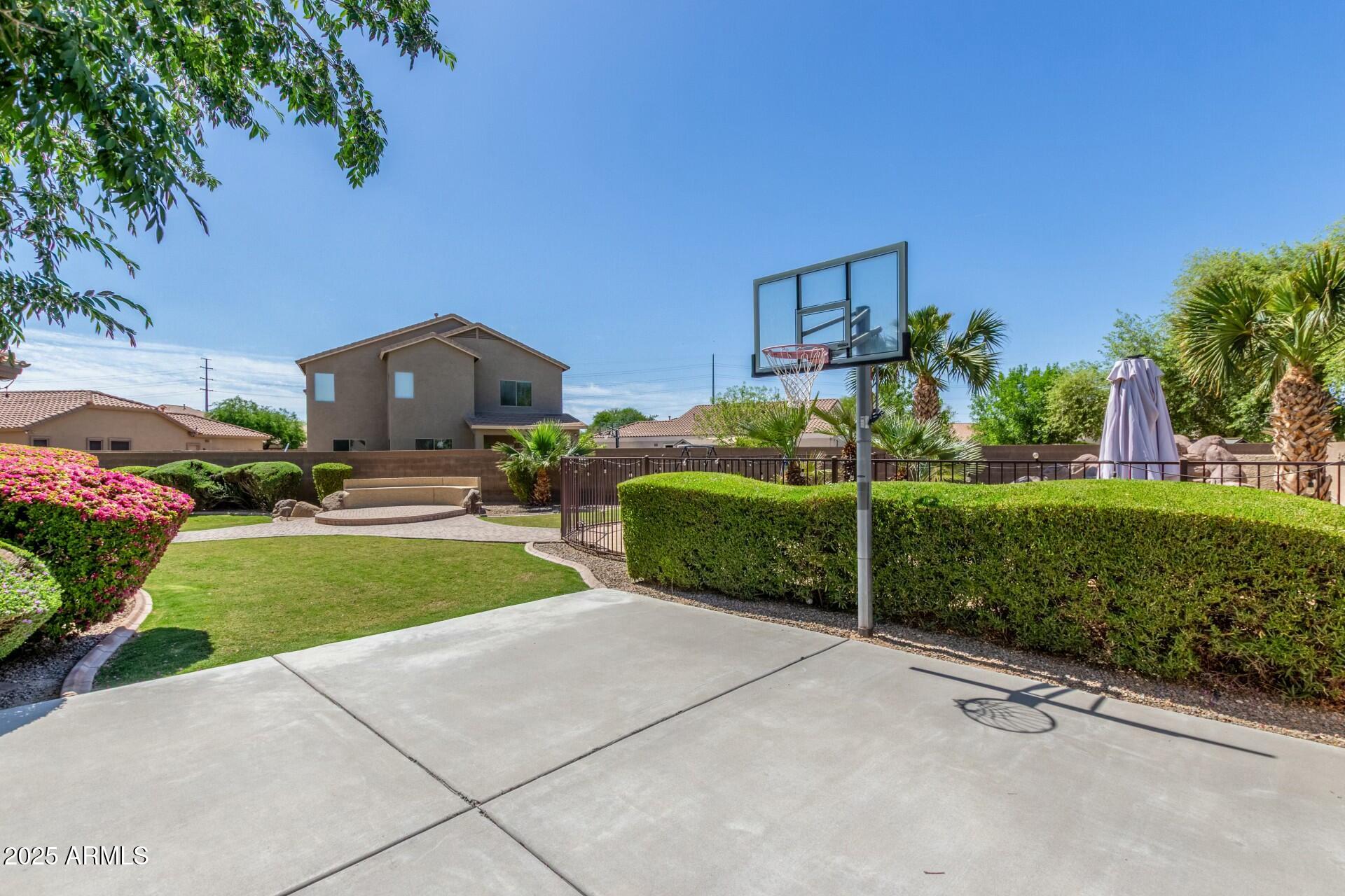 2257 E REDWOOD Court