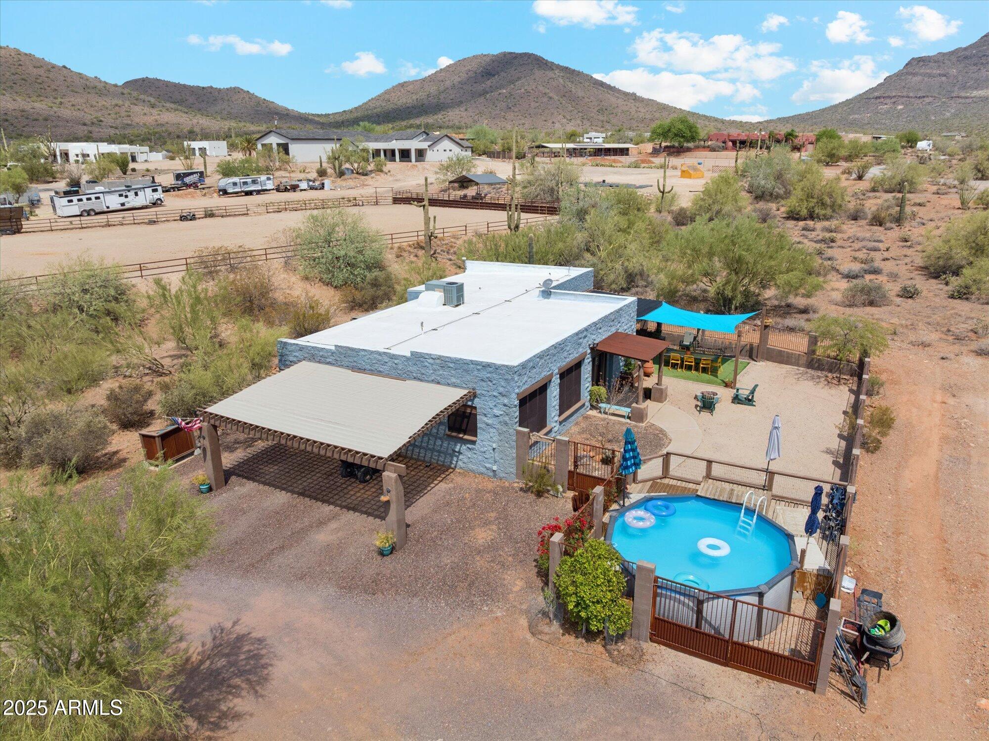 2550 E DESERT HILLS Drive