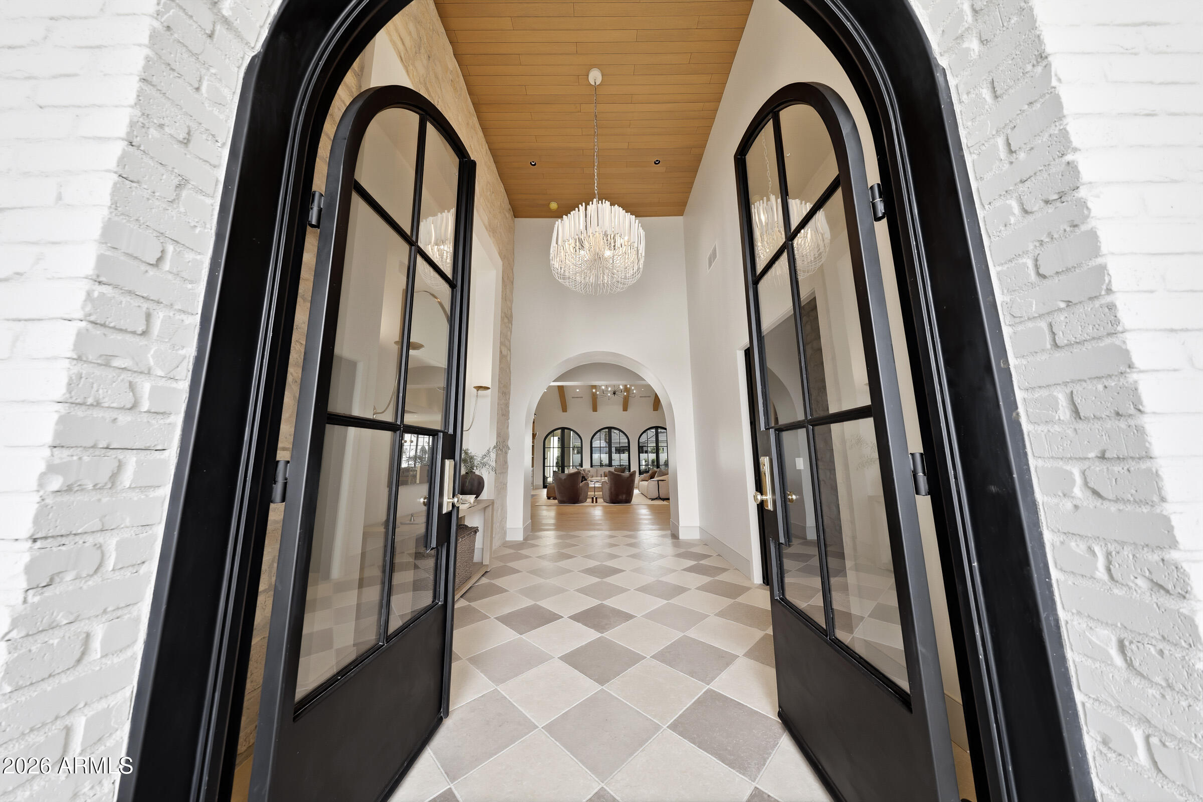 2635 E LOS ALTOS Road