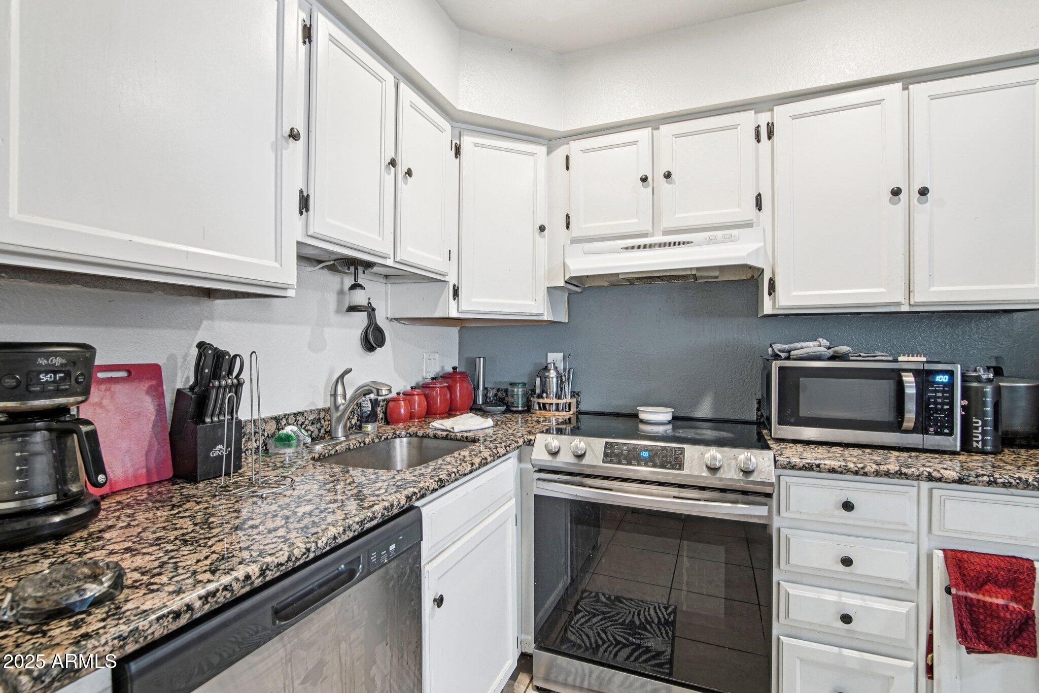 2121 S PENNINGTON -- 47