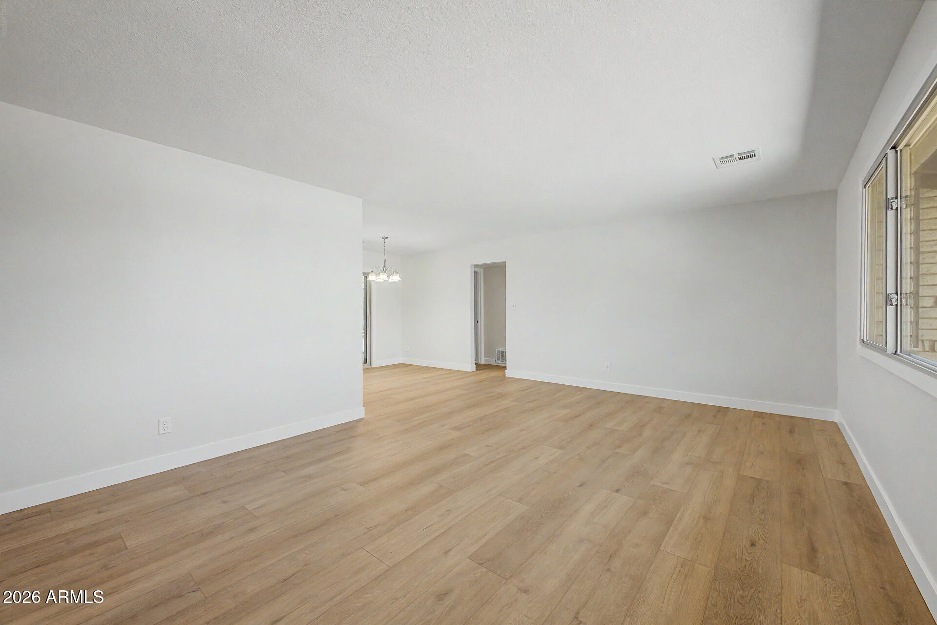 4037 W HAYWARD Avenue
