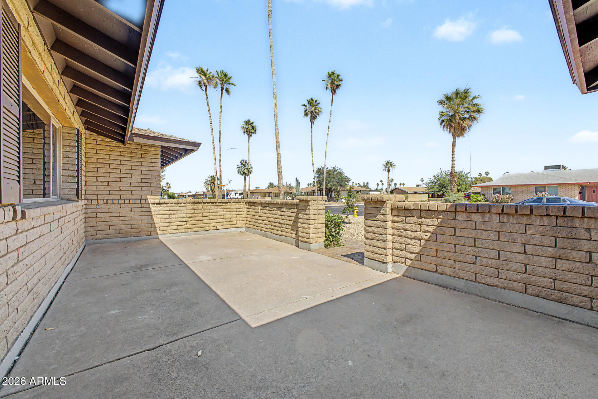 4037 W HAYWARD Avenue