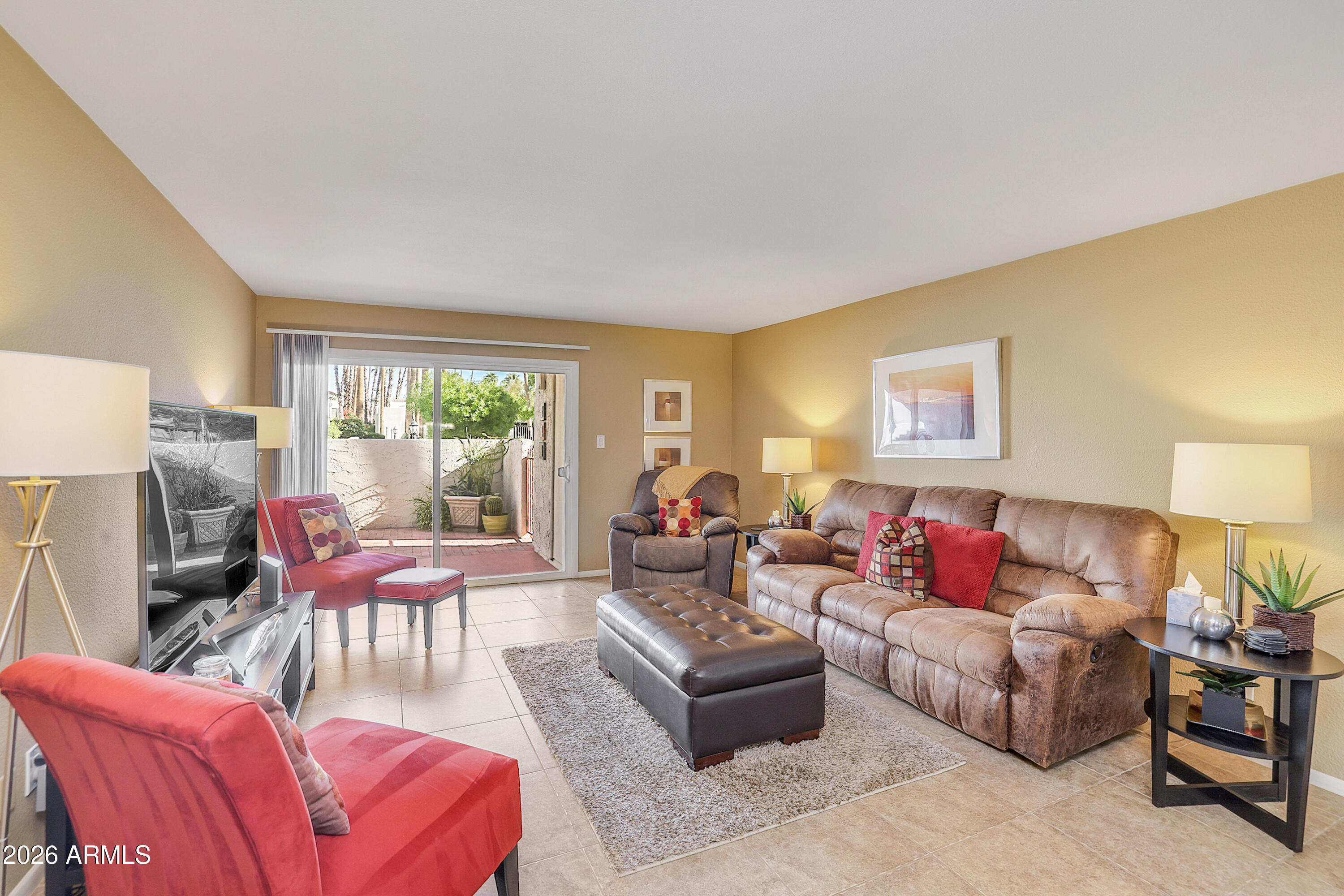 7350 N VIA PASEO DEL SUR -- O105