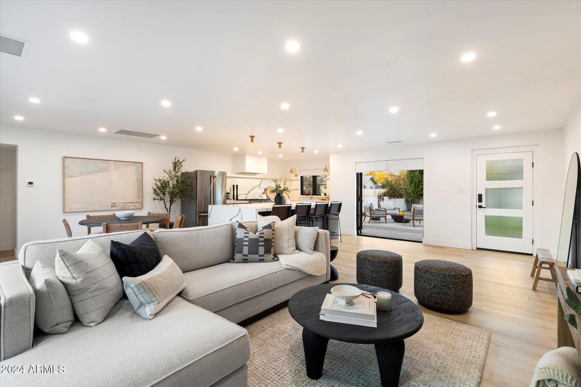 3827 E HAZELWOOD Street