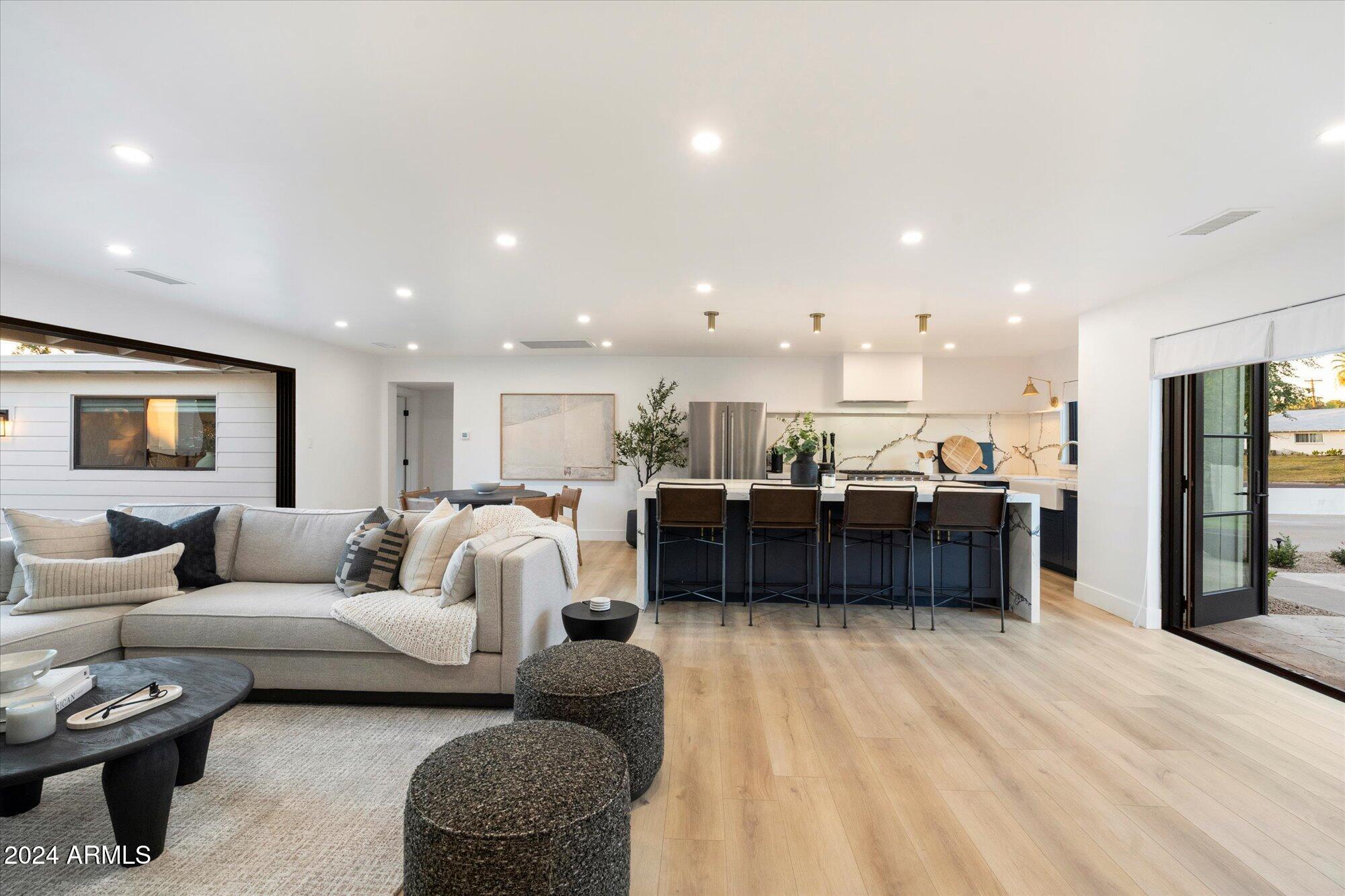 3827 E HAZELWOOD Street