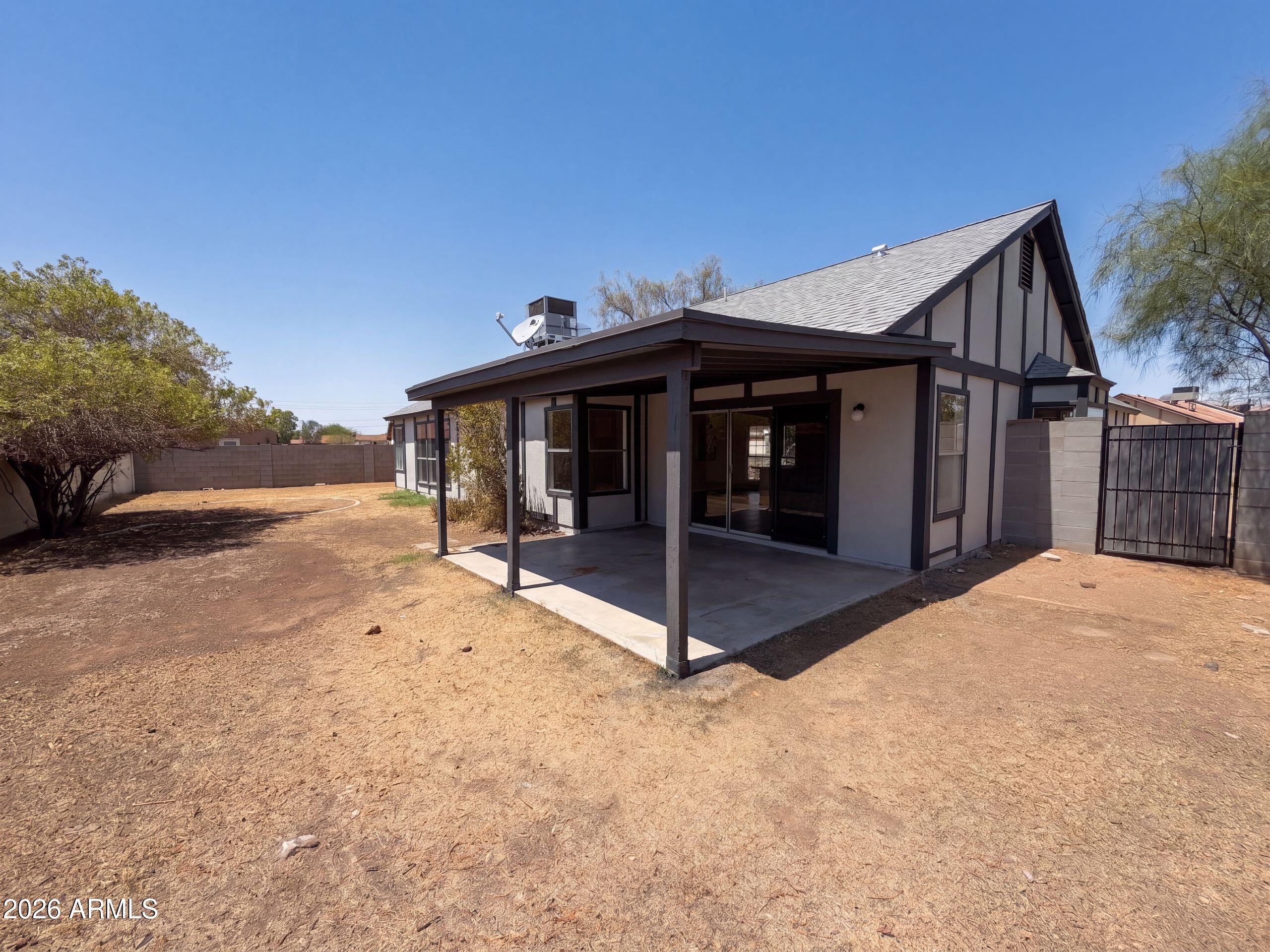 615 W MONTOYA Lane