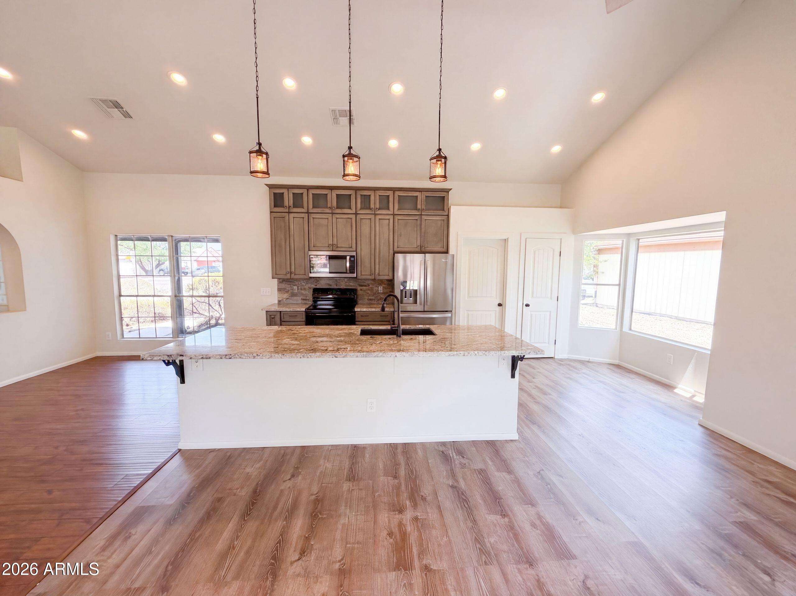 615 W MONTOYA Lane