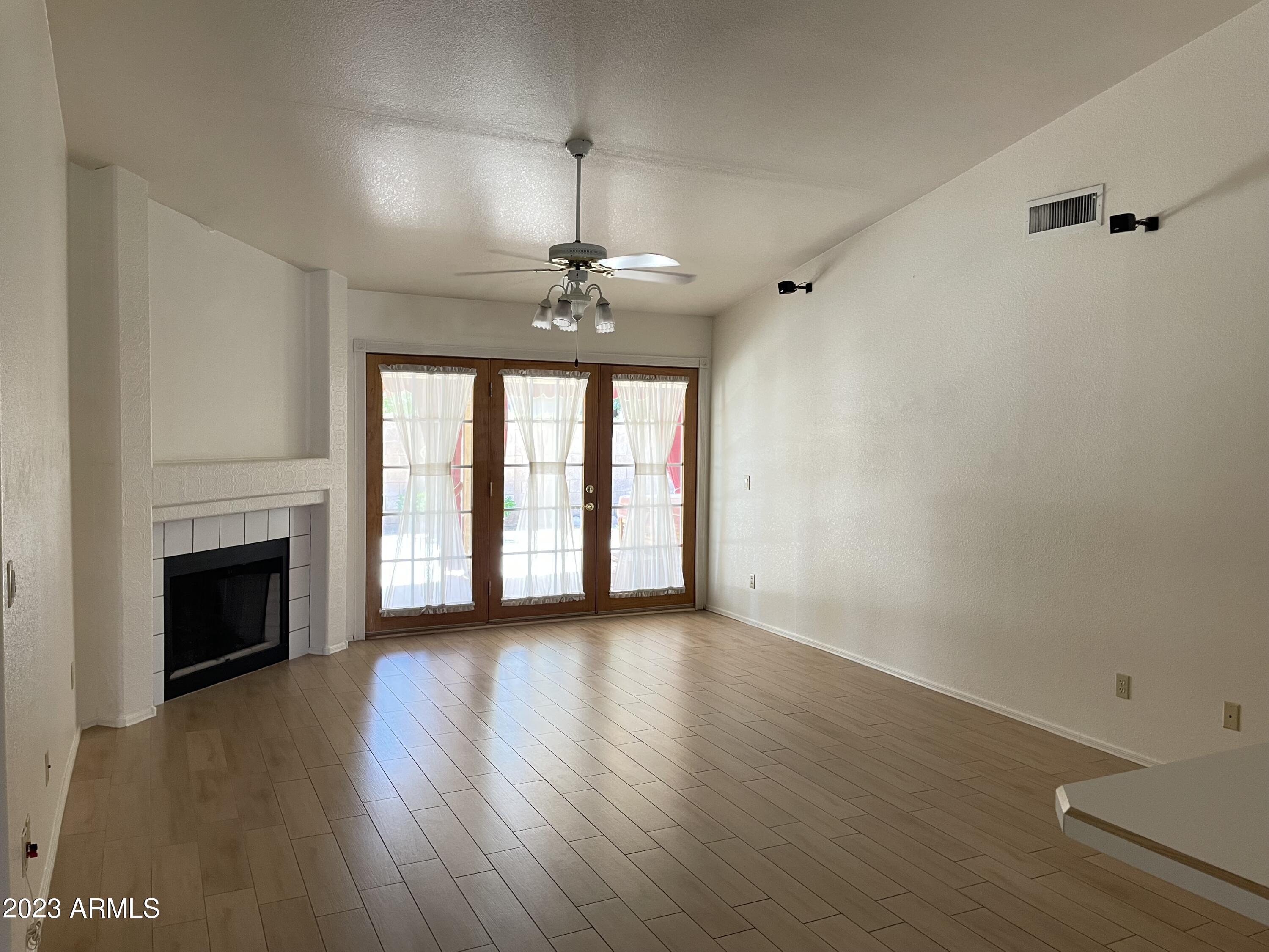 Photo 7 of 15 of 537 W SIERRA MADRE Avenue house