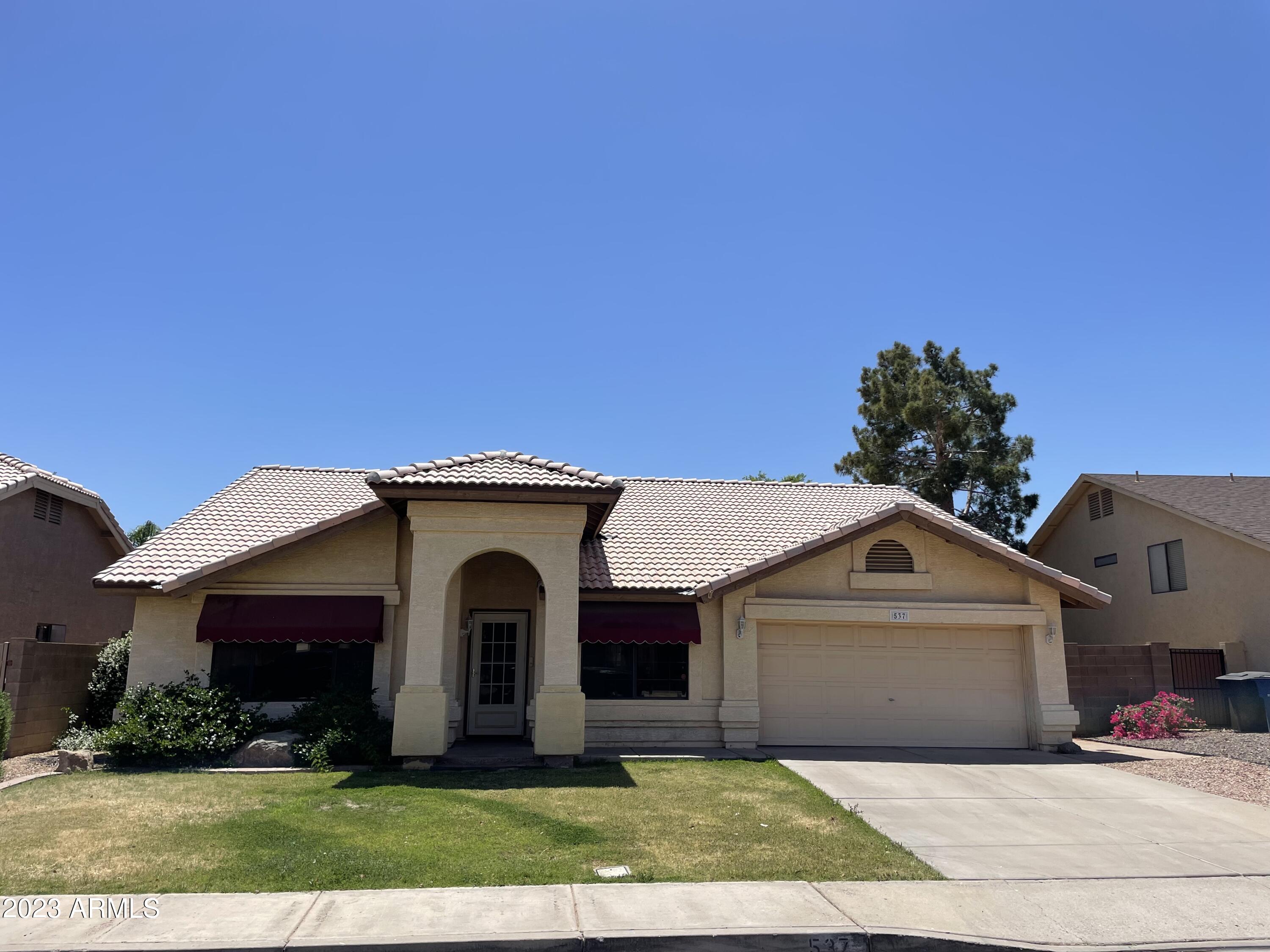 Photo 2 of 15 of 537 W SIERRA MADRE Avenue house