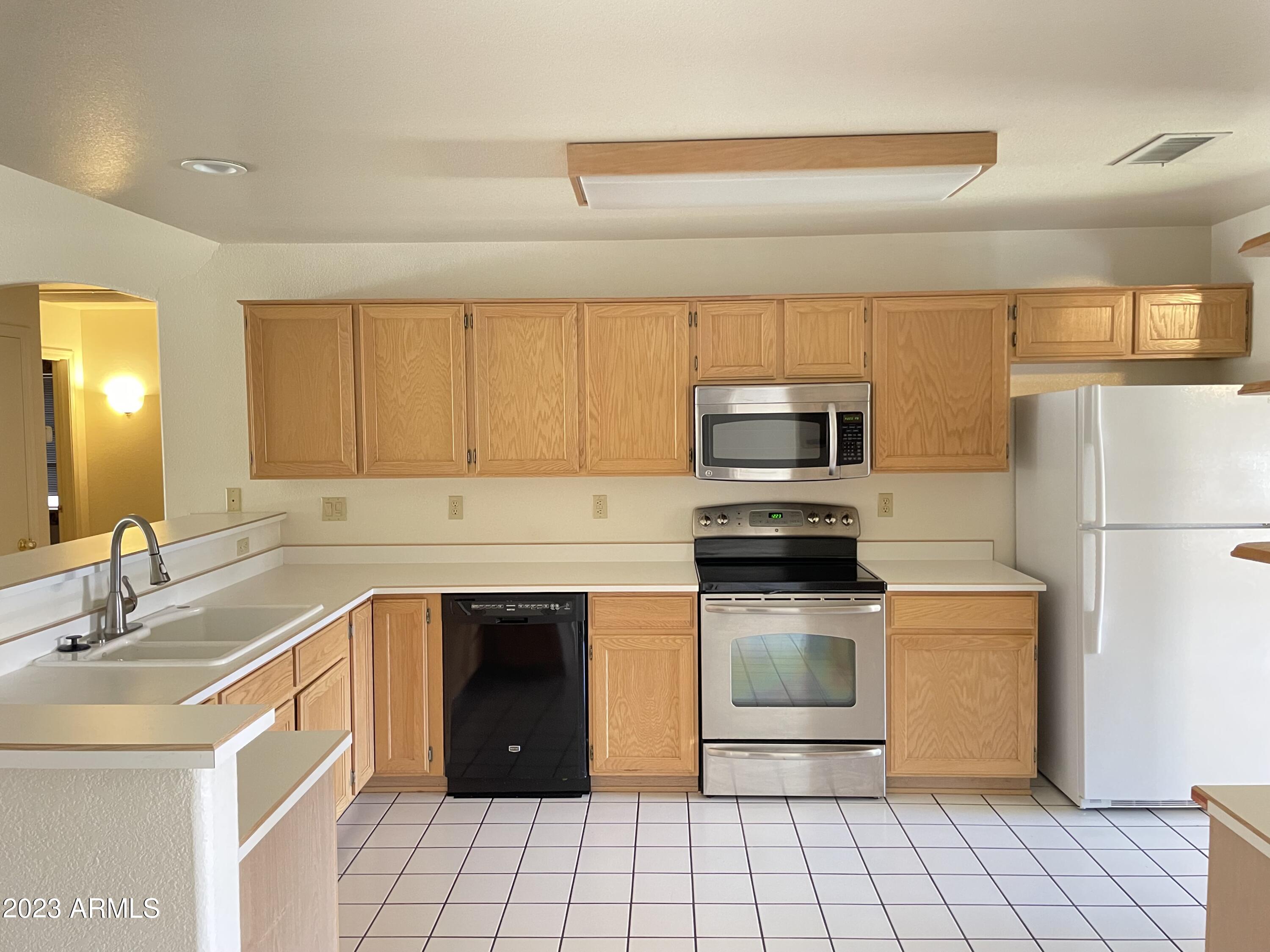 Photo 4 of 15 of 537 W SIERRA MADRE Avenue house