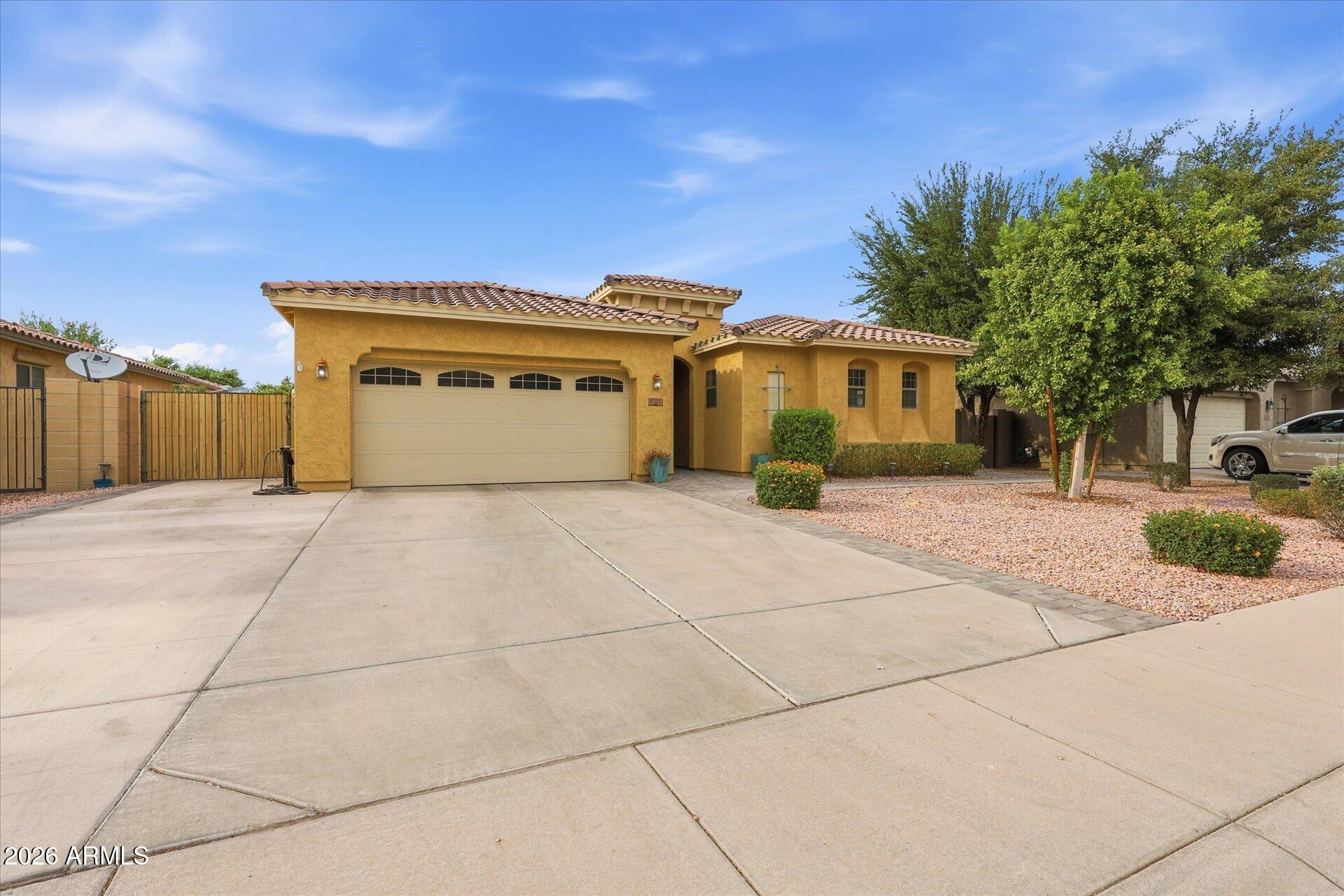 3322 E ZION Way