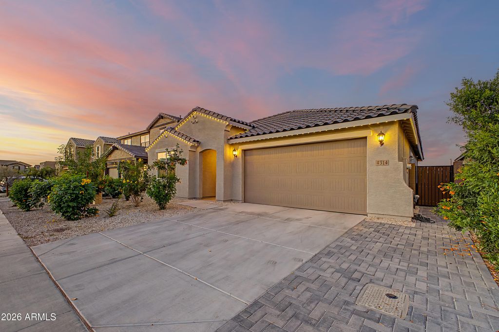 Photo of 4314 W Sebastian Lane, San Tan Valley, AZ 85144 (MLS # 7013691)