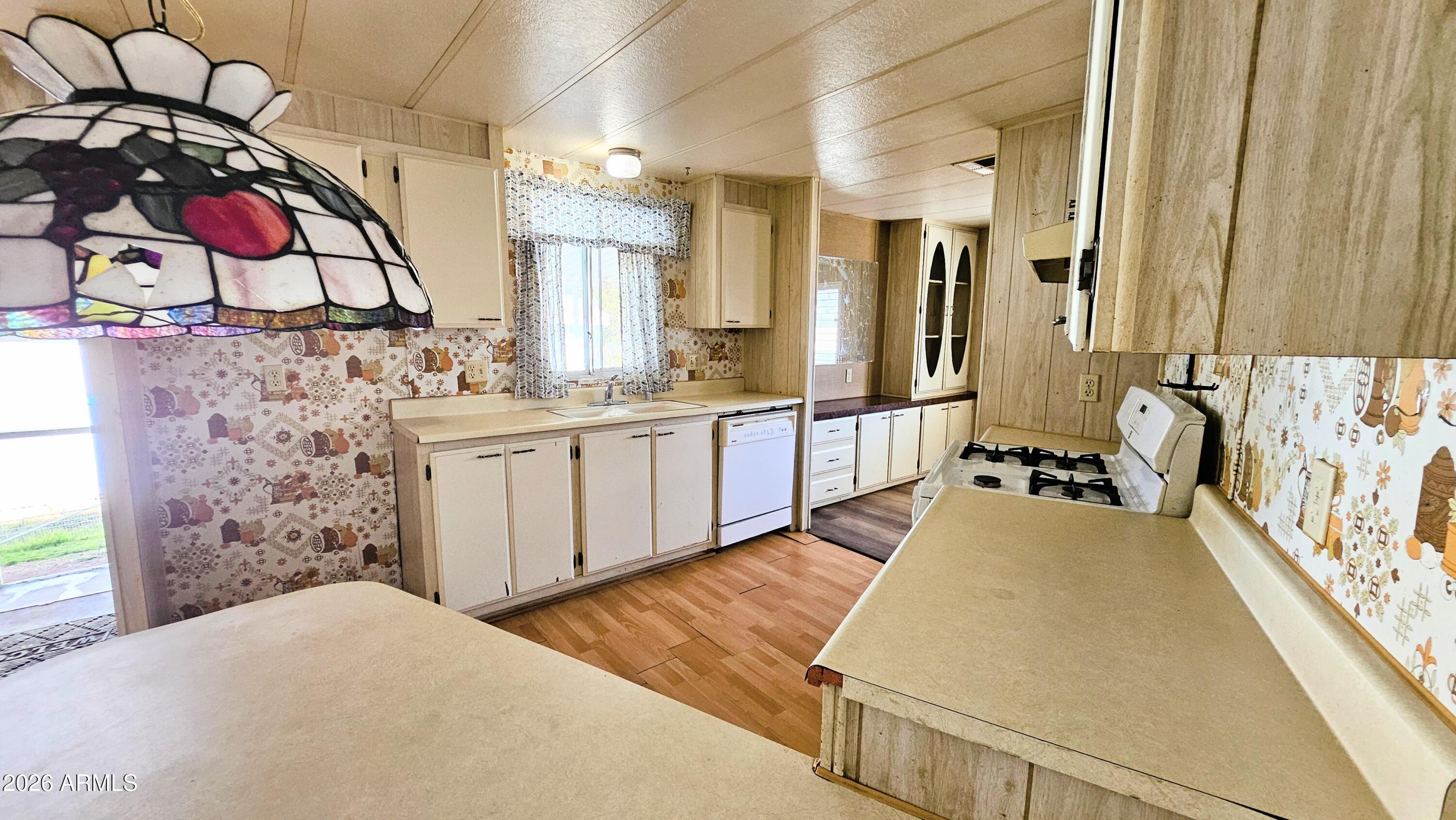 1006 S CEDARCREST Circle