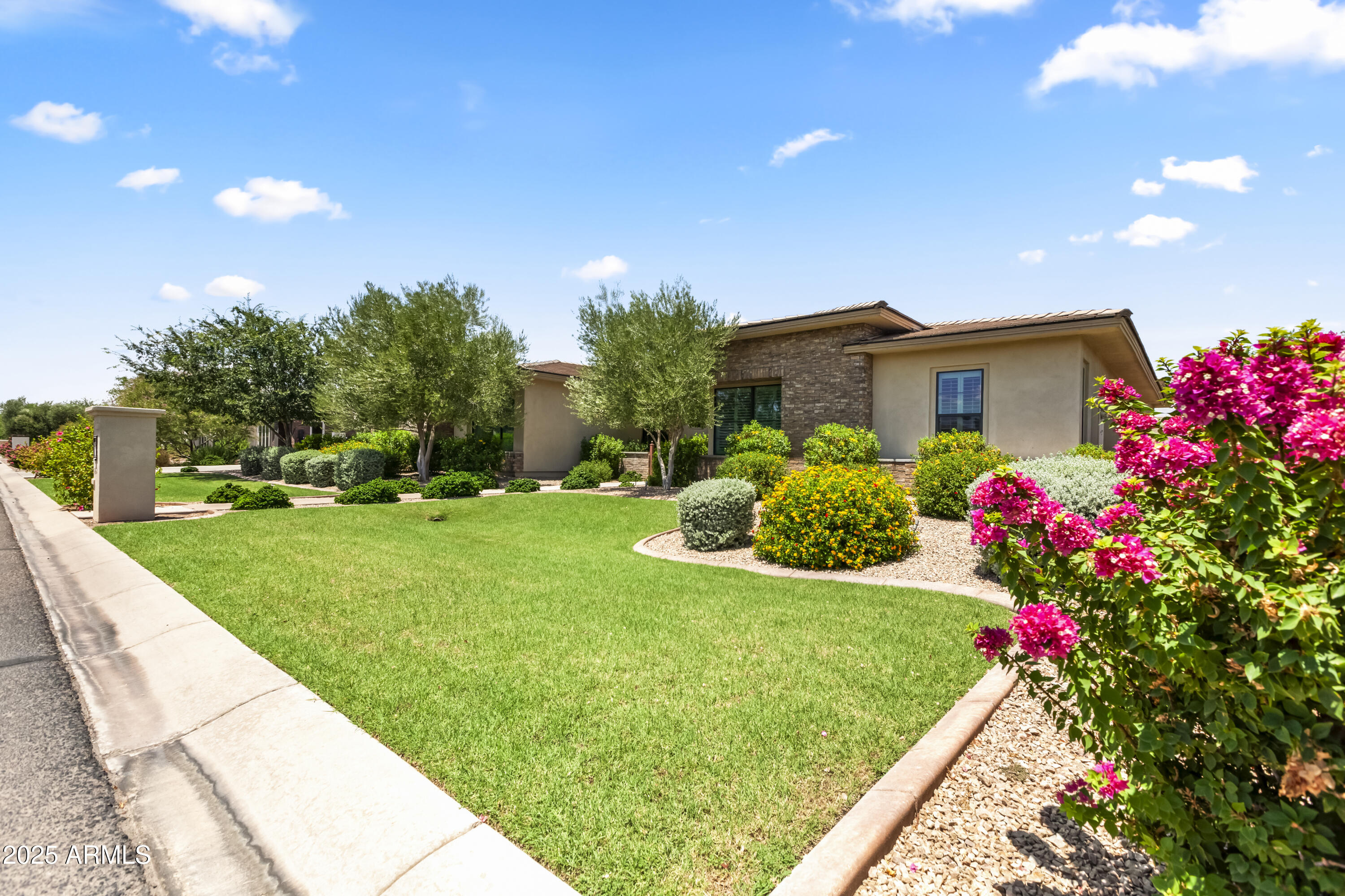 2754 E KINGBIRD Drive