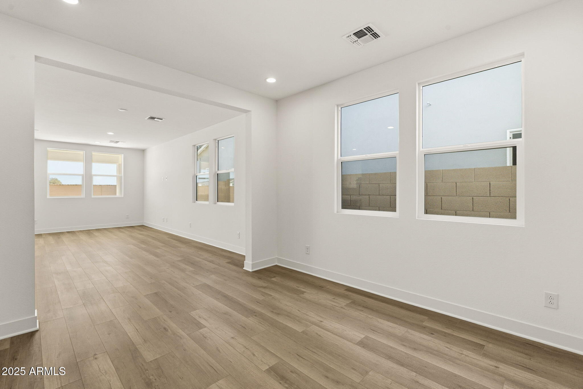 10853 N BLAKELY Street