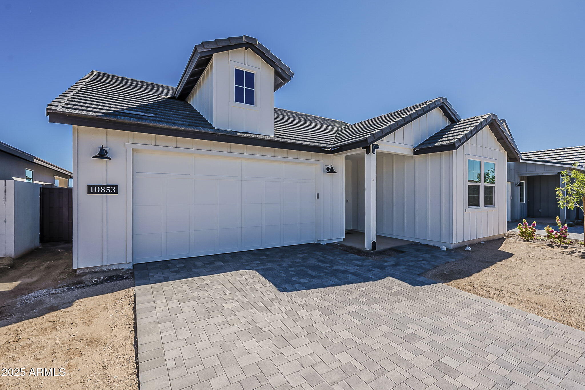 10853 N BLAKELY Street