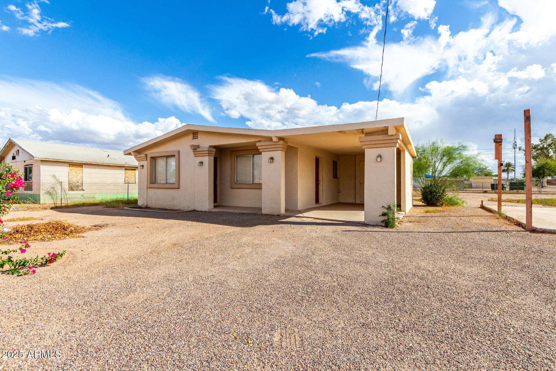 303 W DR MARTIN LUTHER KING Street