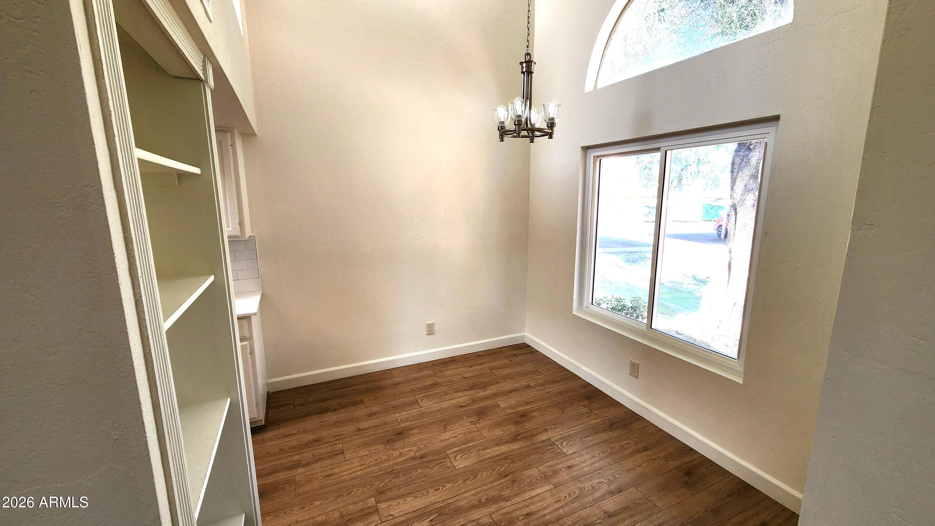 1111 W SUMMIT Place 32