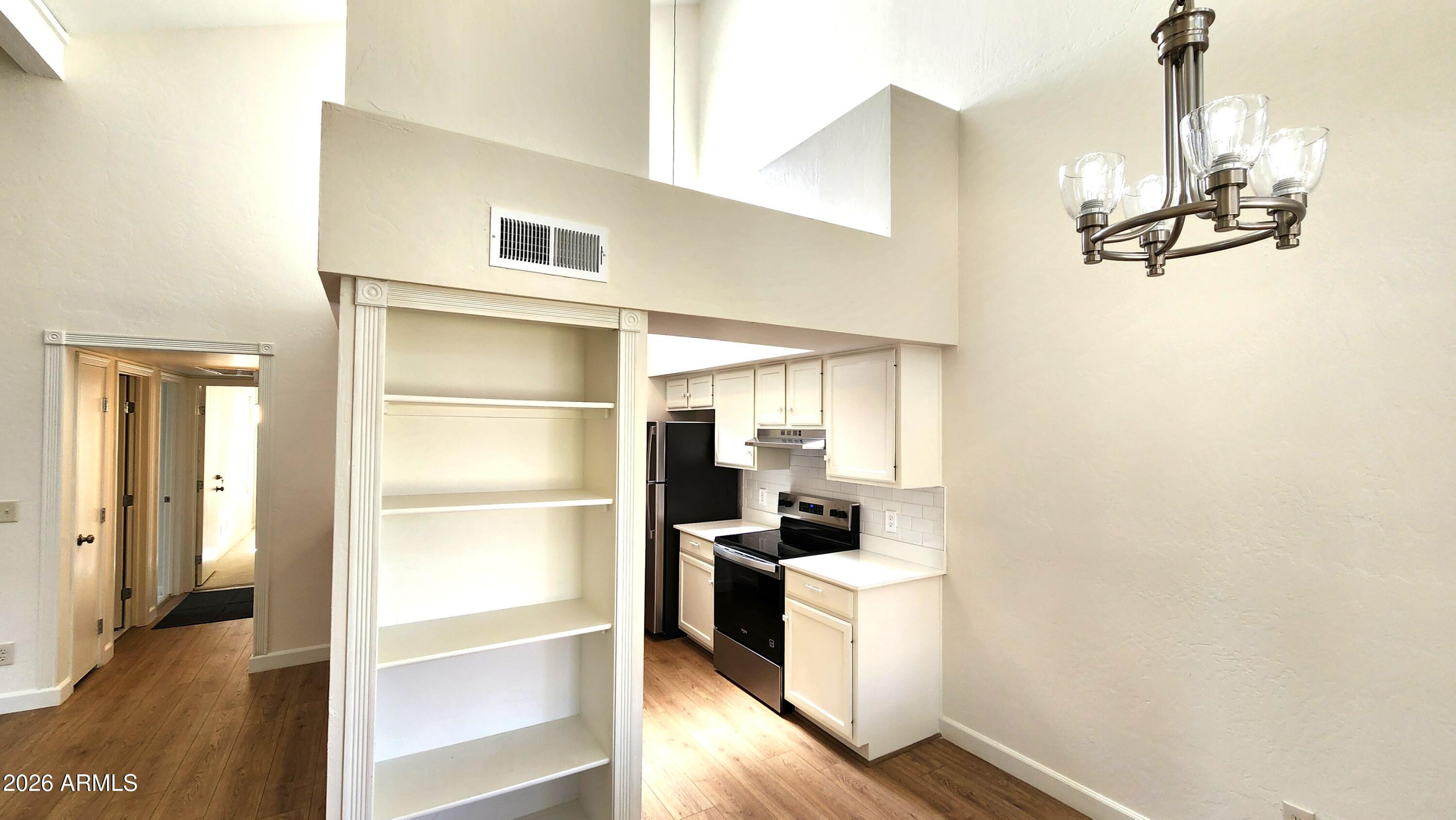 1111 W SUMMIT Place 32