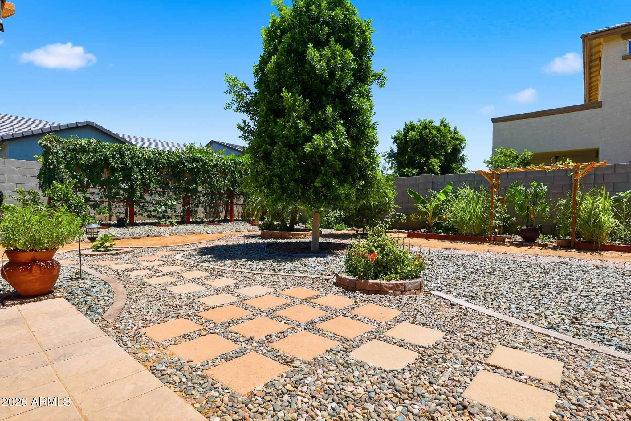 17792 W JESSIE Lane