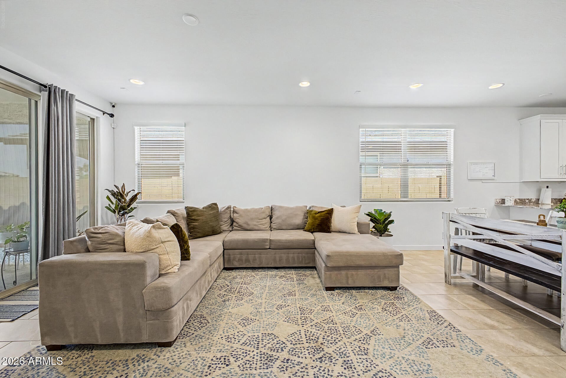 2516 W HIDALGO Avenue