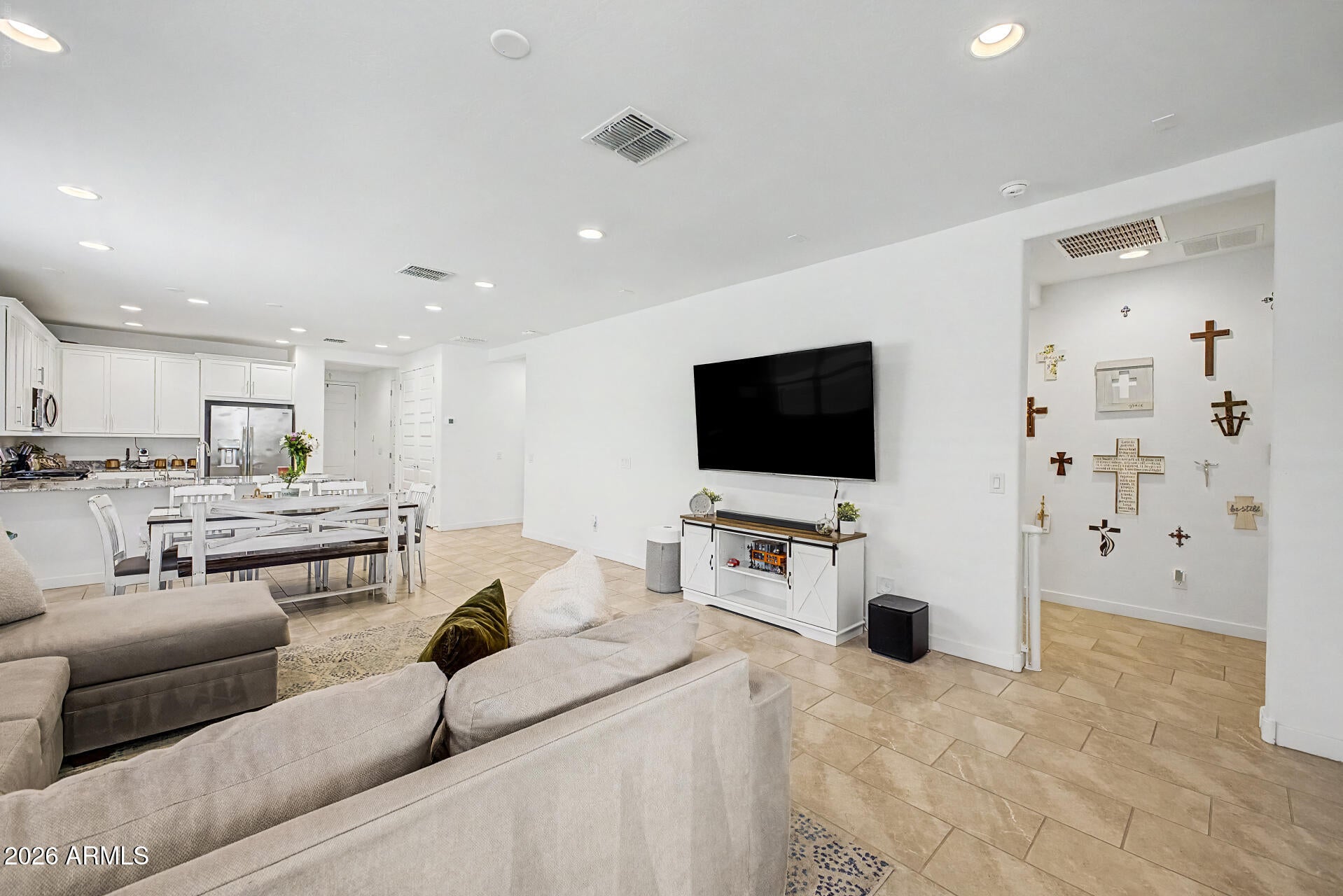 2516 W HIDALGO Avenue