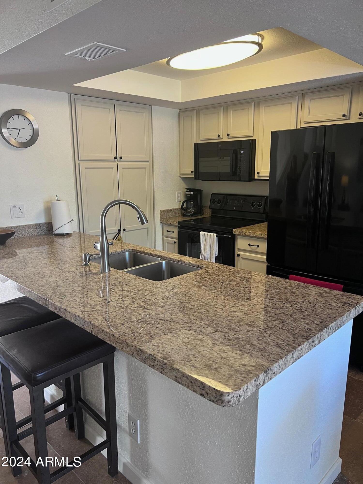 9705 E MOUNTAIN VIEW Road 1036