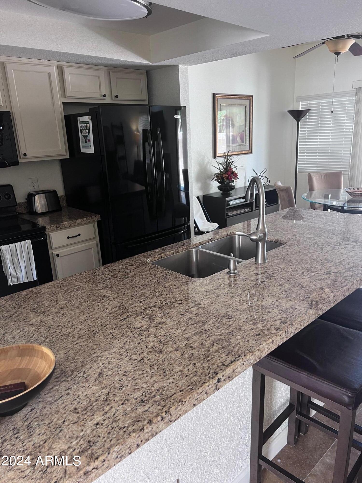 9705 E MOUNTAIN VIEW Road 1036