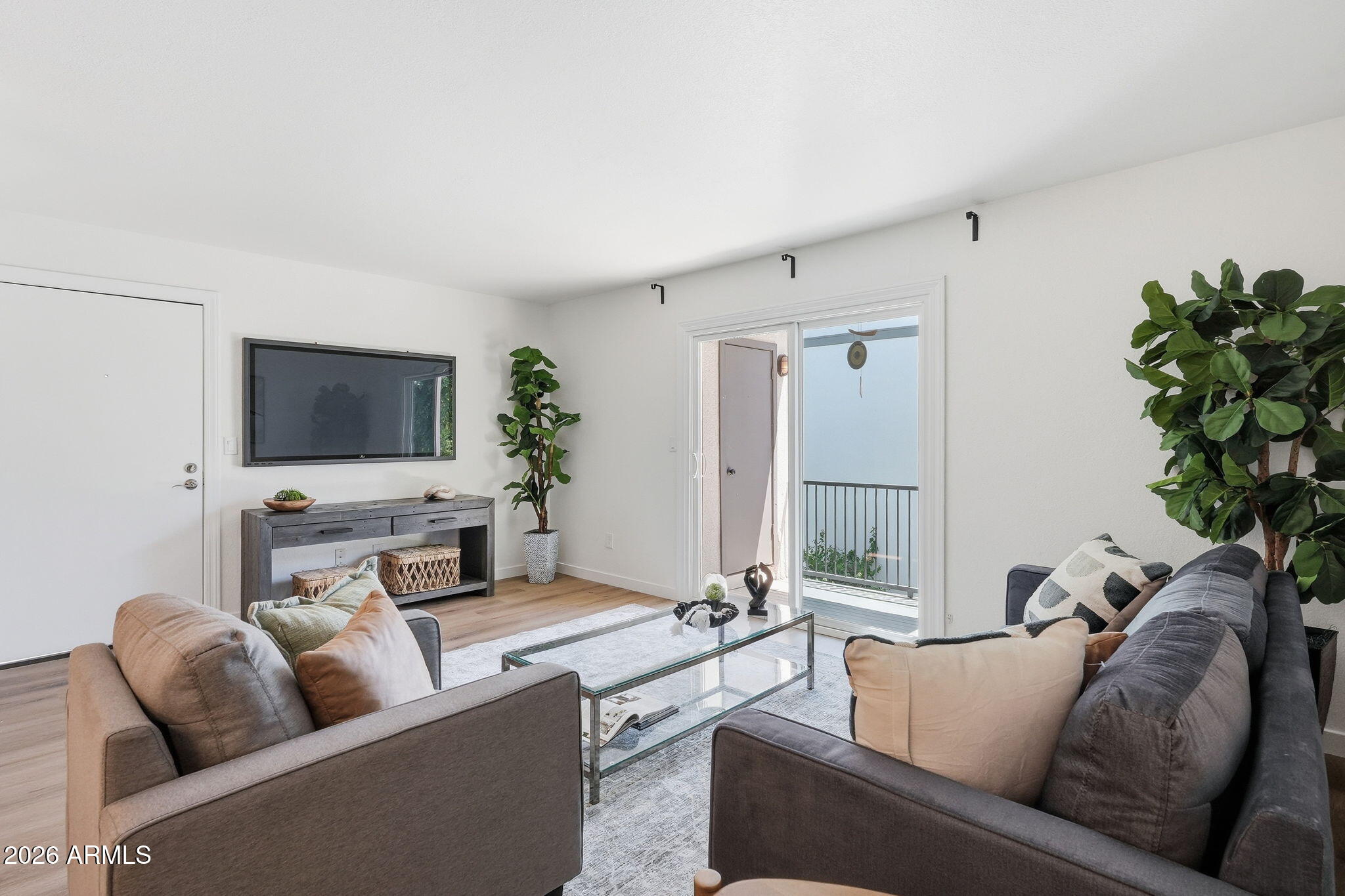 740 W ELM Street 218