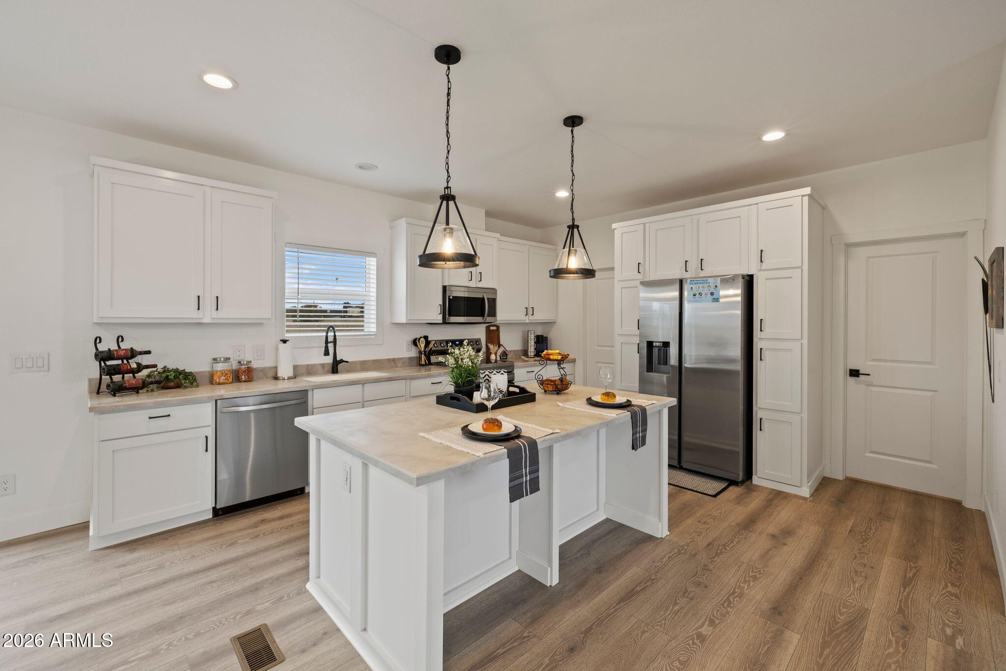 1437 E Whirlpool Drive