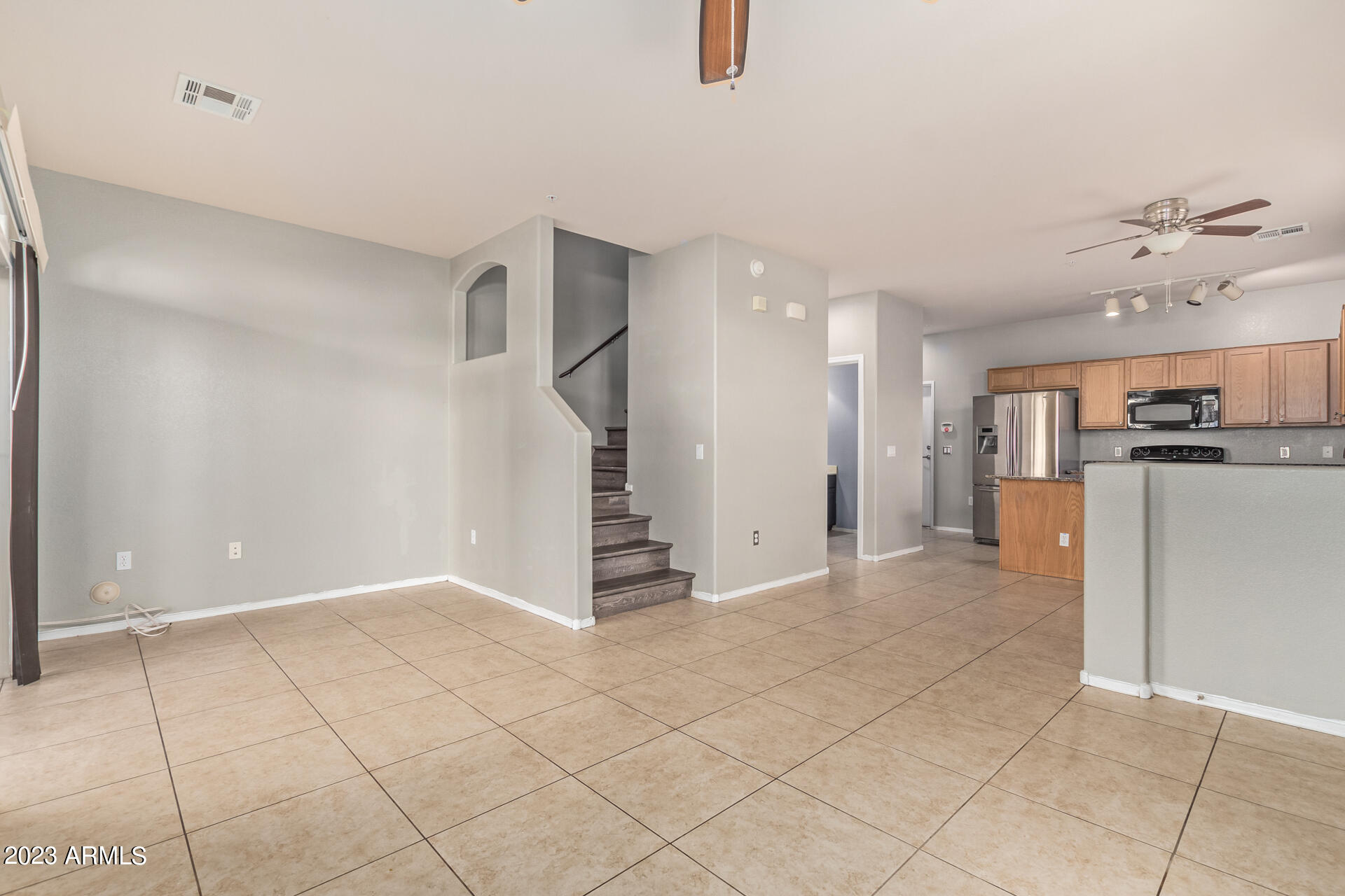 1350 S GREENFIELD Road 1052