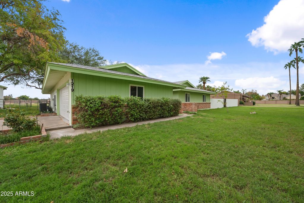 Photo of 1219 N Porter Place, Gilbert, AZ 85234 (MLS # 6926383)