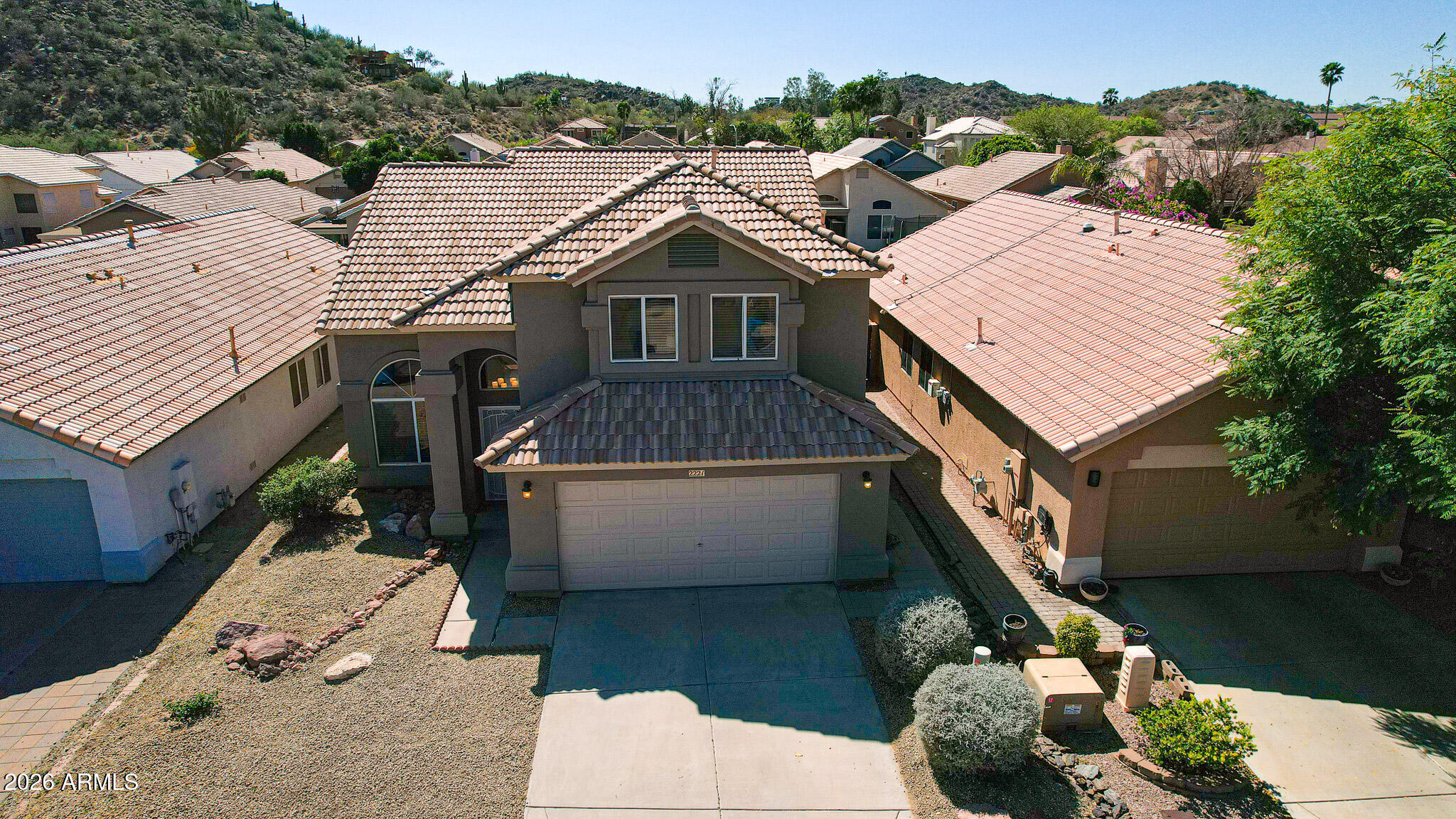 2221 E MENADOTA Drive