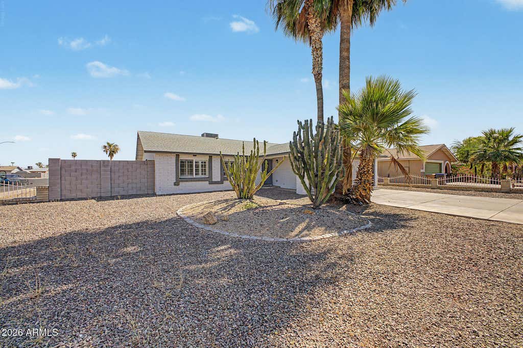 Photo of 7244 W Sunnyslope Lane, Peoria, AZ 85345 (MLS # 7052352)