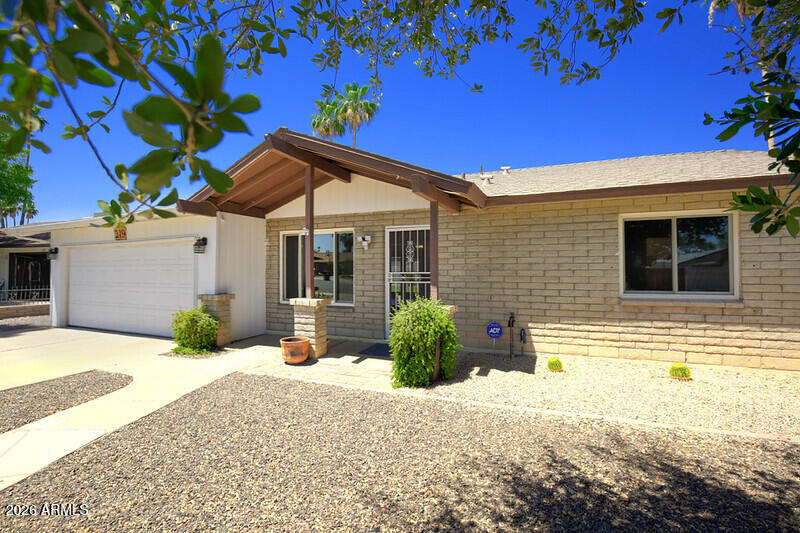 Properties 4 219 E SESAME Circle