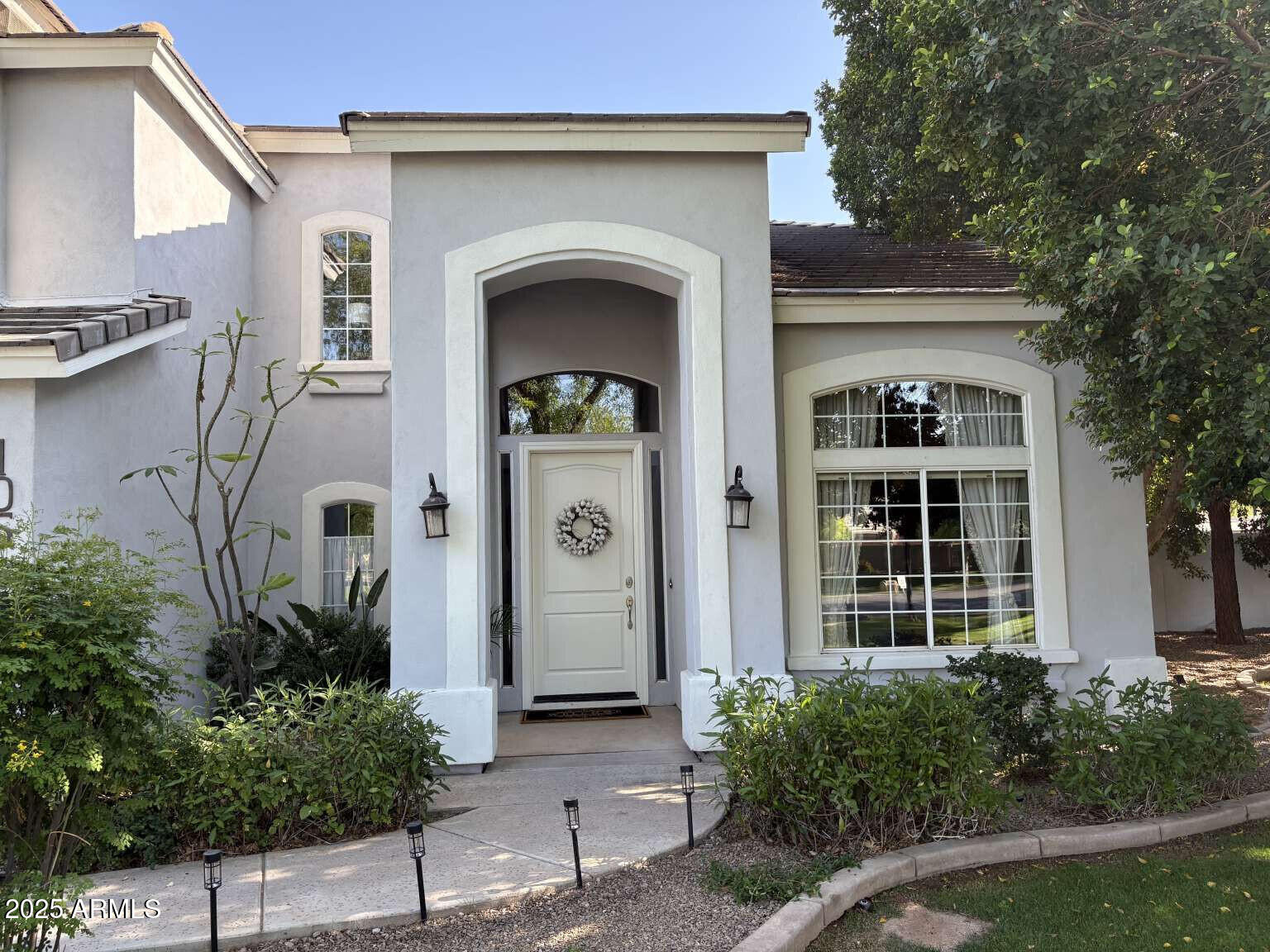 105 E LOS ARBOLES Drive